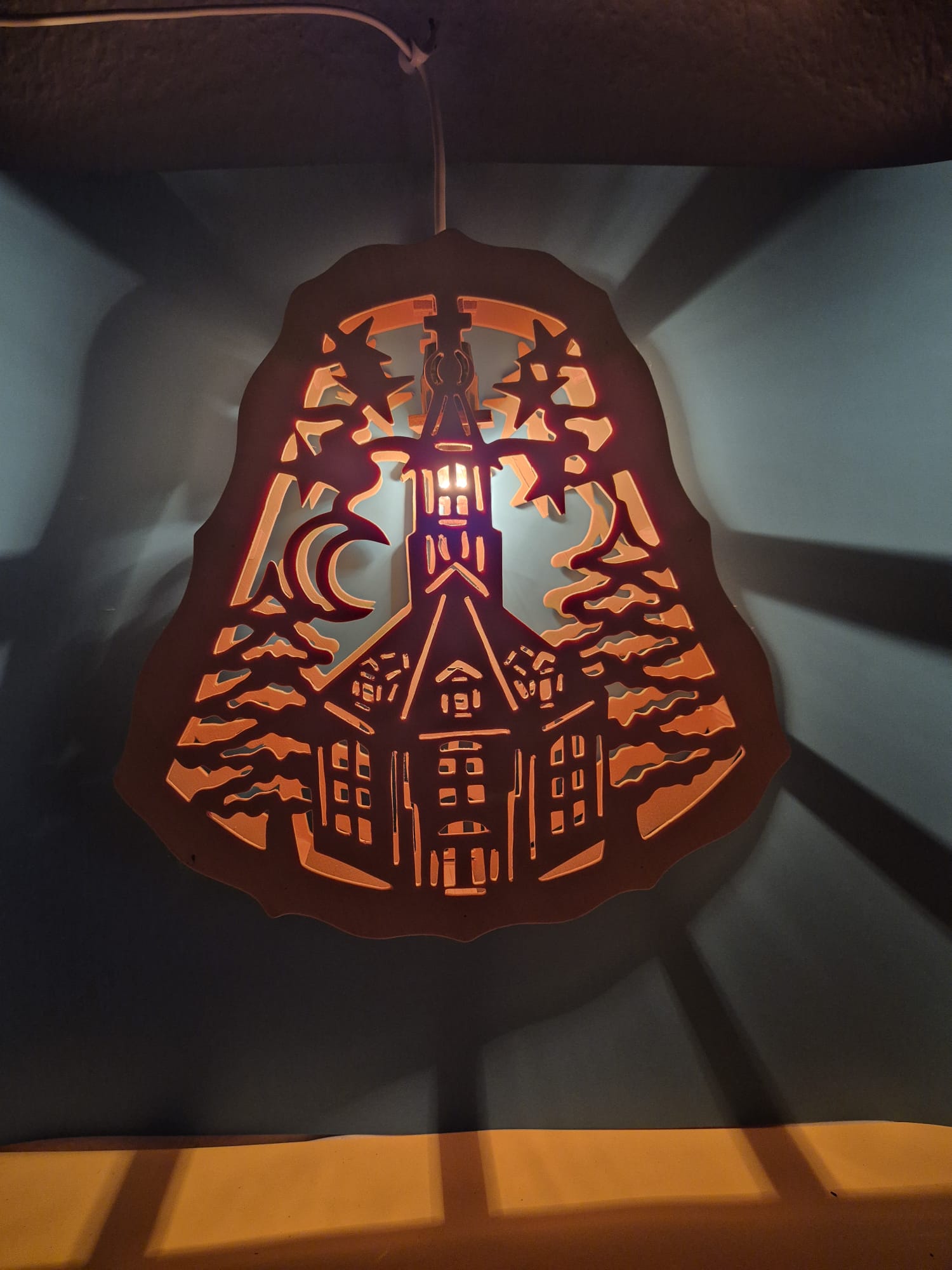 Beleuchtetes Holz-Fensterbild Kirche mit Mond & Sternen ca. 30 × 30 cm