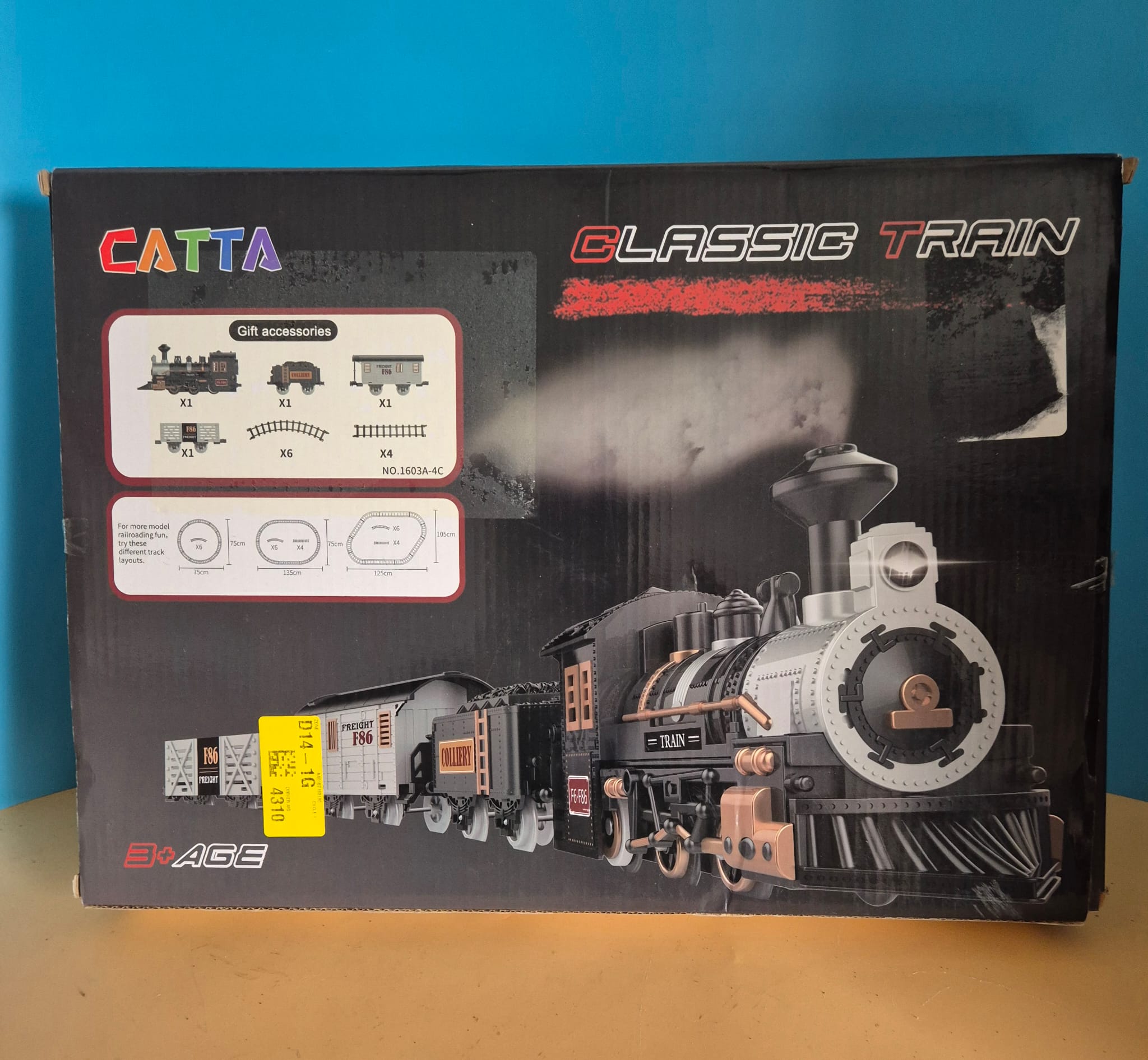 CATTA Classic Train elektrische Spielzeugeisenbahn mit Lok, 3 Waggons & Schienen