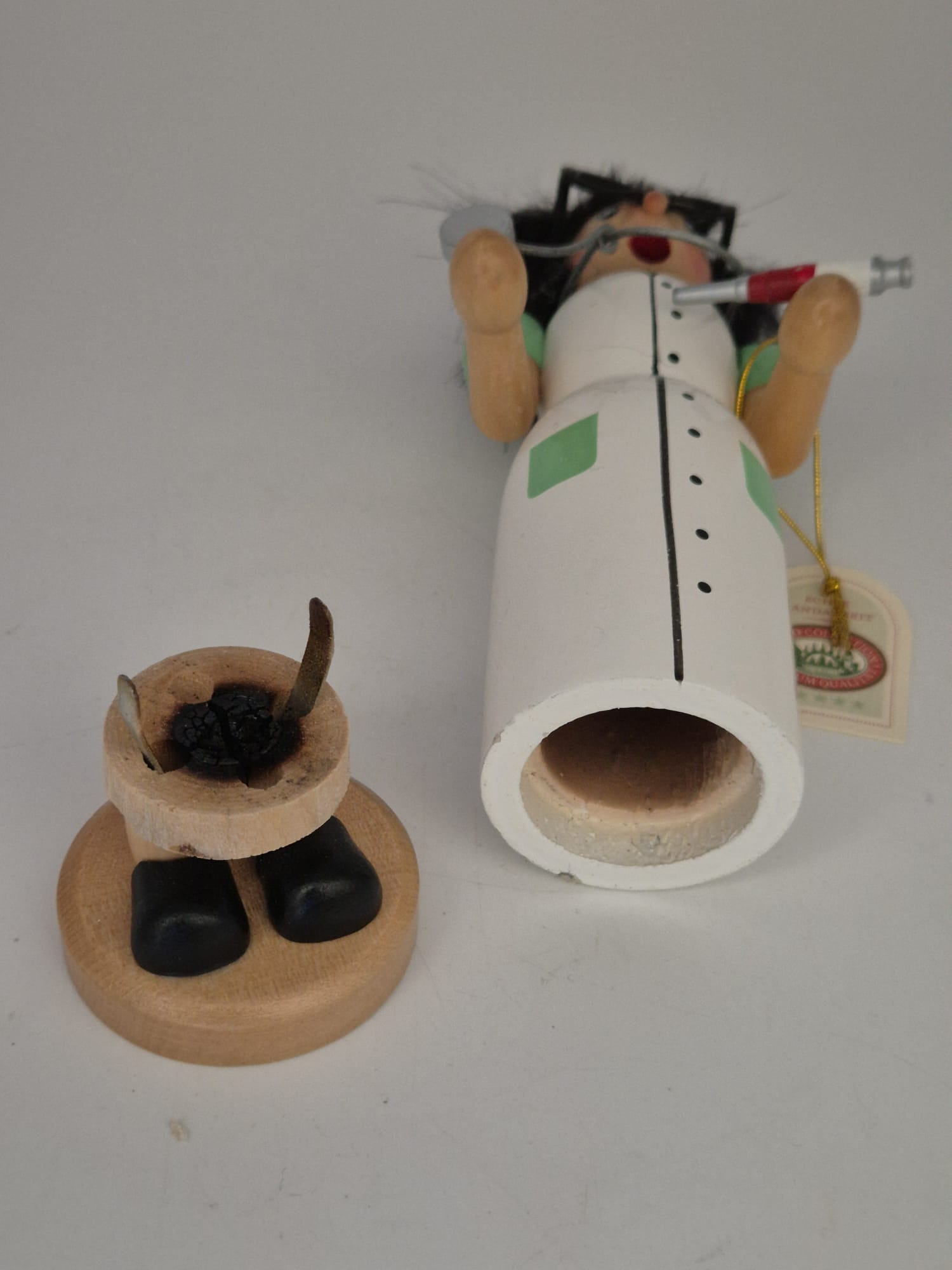 SIGRO Räucherfrau Ärztin / Doktor – Holz Räucherfigur ca. 19 cm