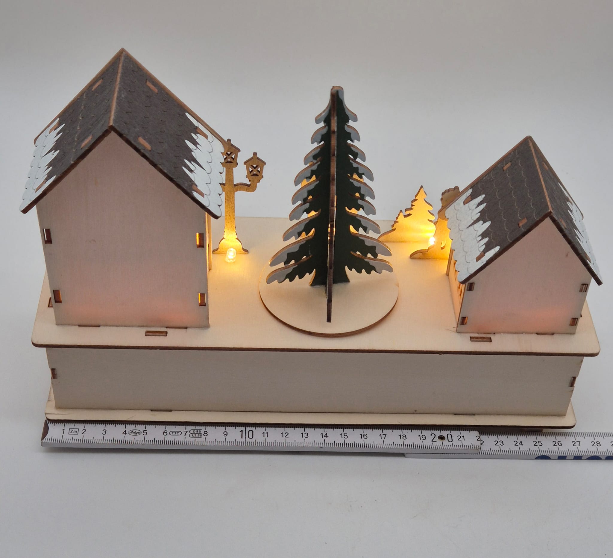 LIVARNO home LED-Weihnachtsdorf / LED-Dekohaus aus Holz HG07886C mit Beleuchtung