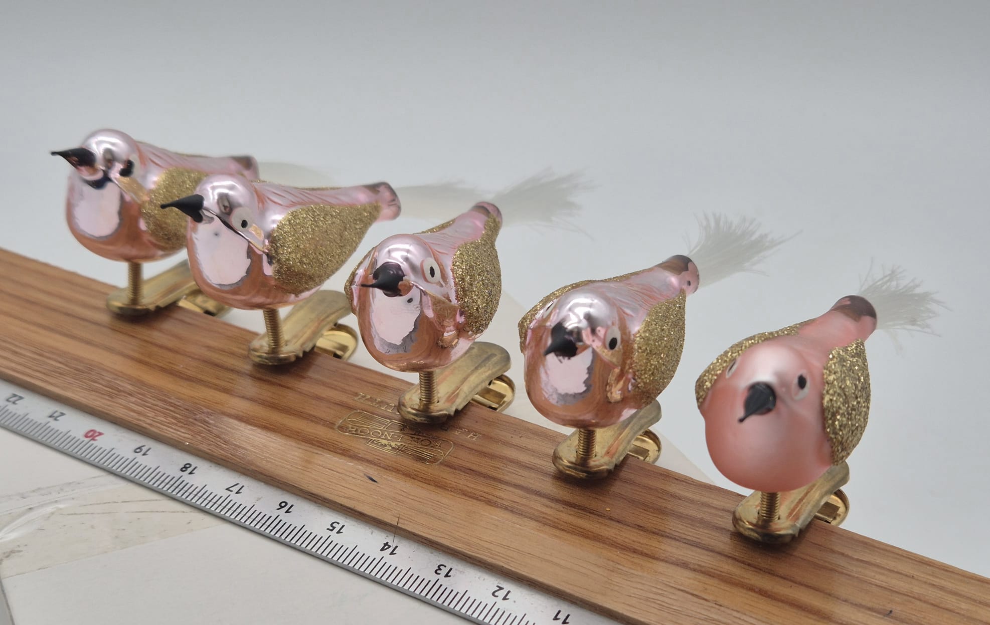 5 Glasvögel auf Clip – Rosa/Gold mit Federschwanz – Christbaumschmuck