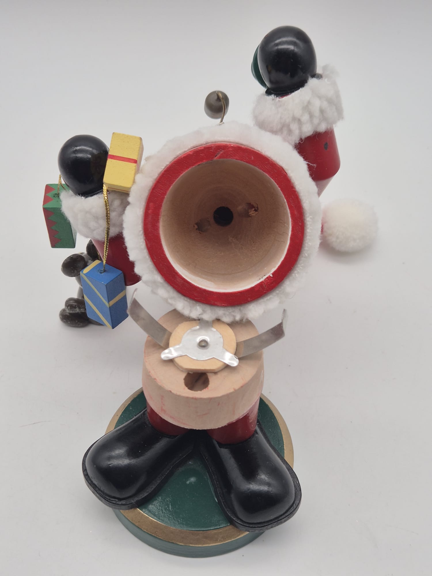 unbenutzter Räuchermann Weihnachtsmann mit Geschenken & Tannenbaum – ca. 20 cm