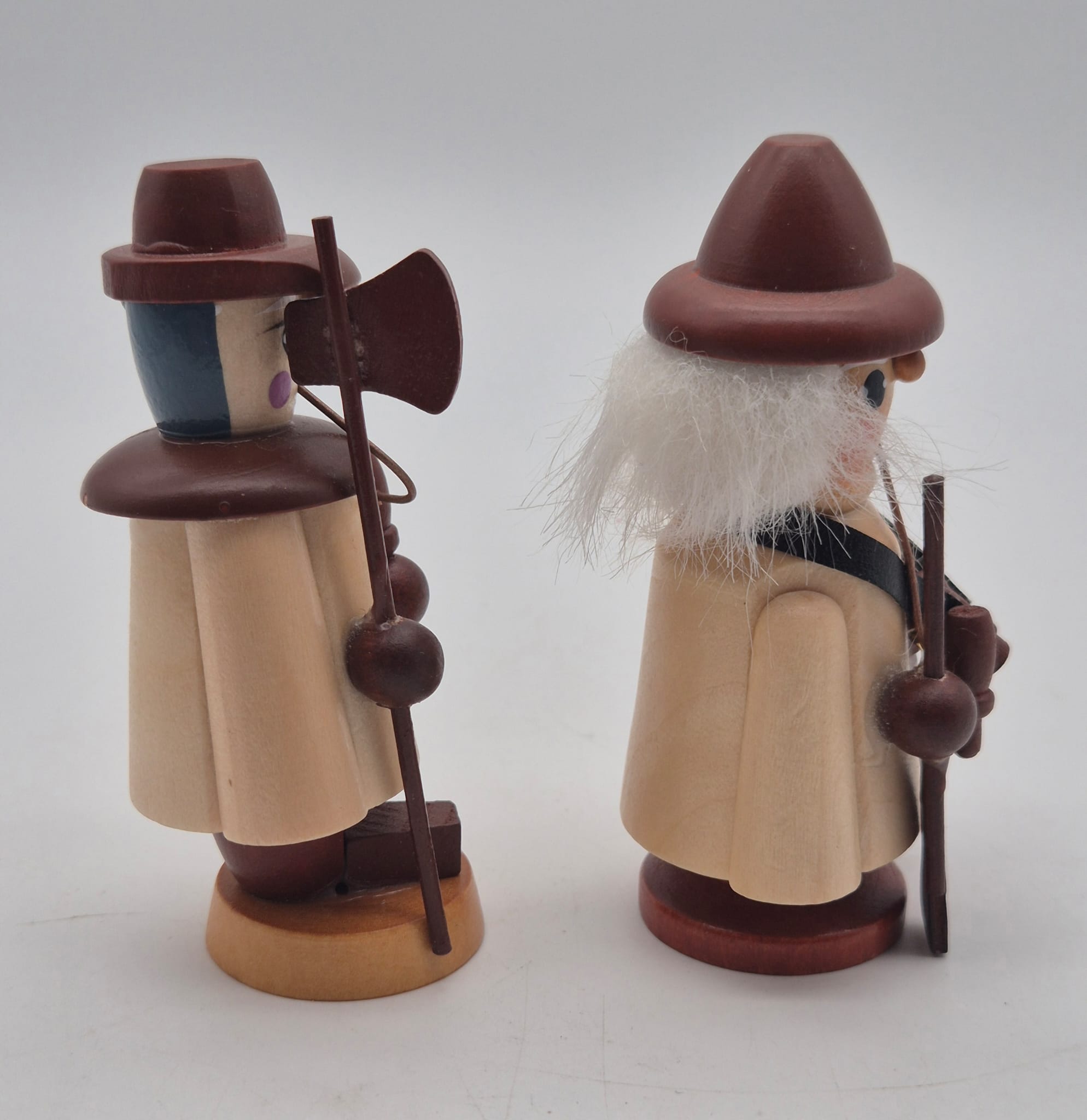 2 kleine Räuchermännchen aus Holz – Jäger & Waldarbeiter – ca. 9 cm