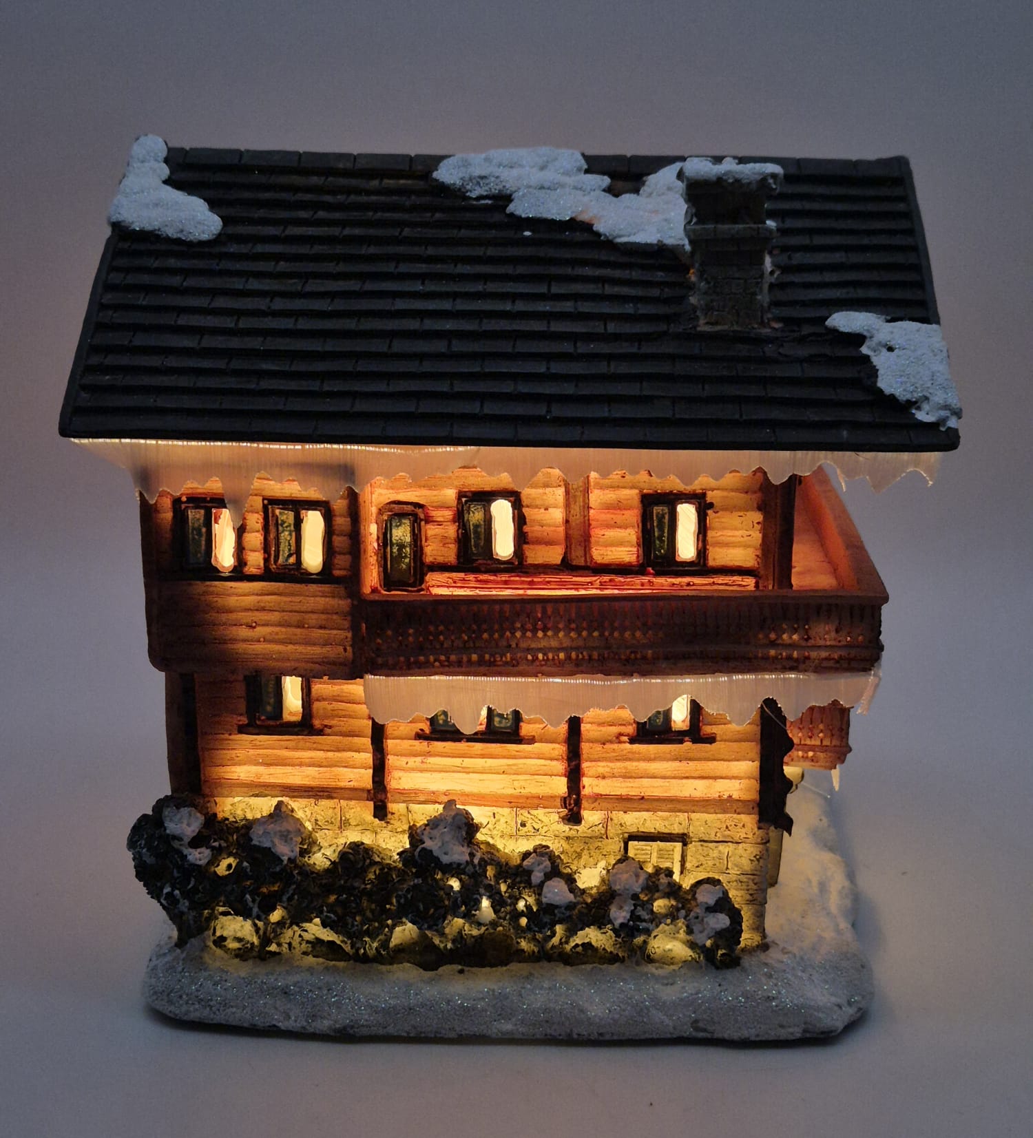 Beleuchtetes Winterhaus / Alpenhaus von Goldbach Geschenkartikel – ca. 19 cm