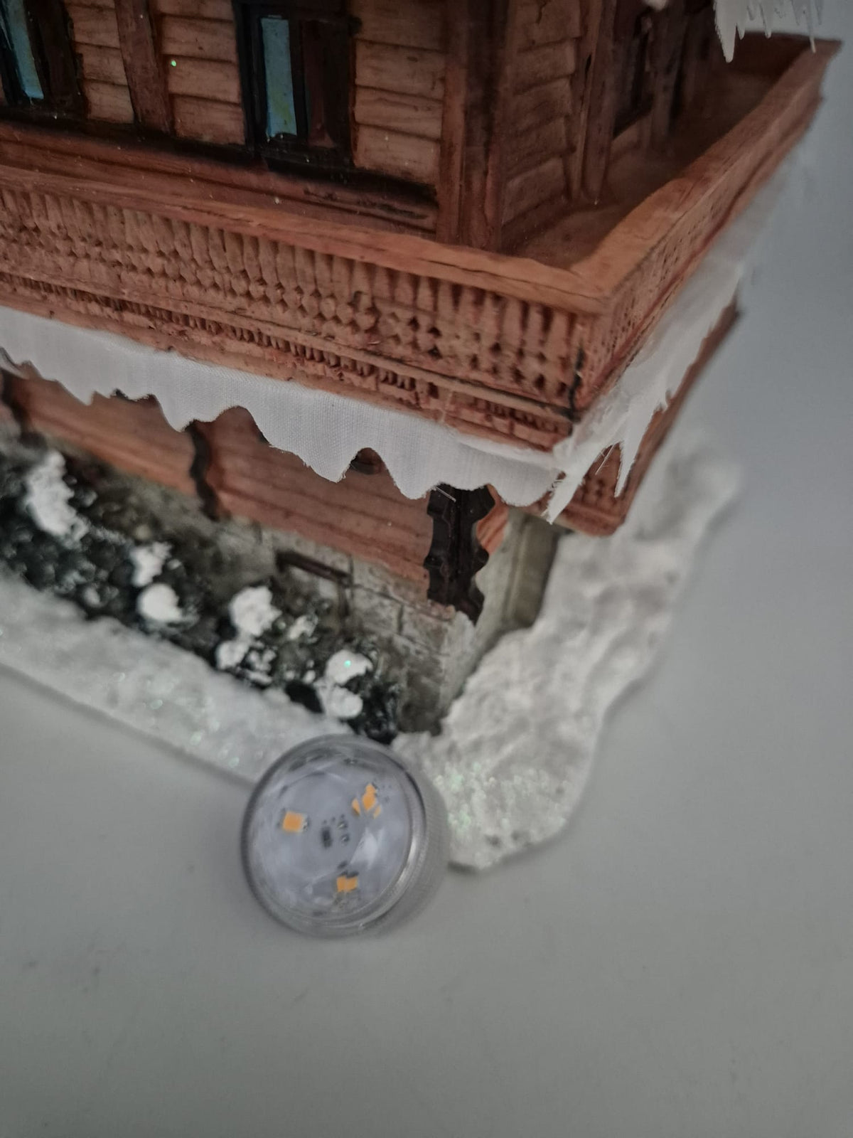 Beleuchtetes Winterhaus / Alpenhaus von Goldbach Geschenkartikel – ca. 19 cm