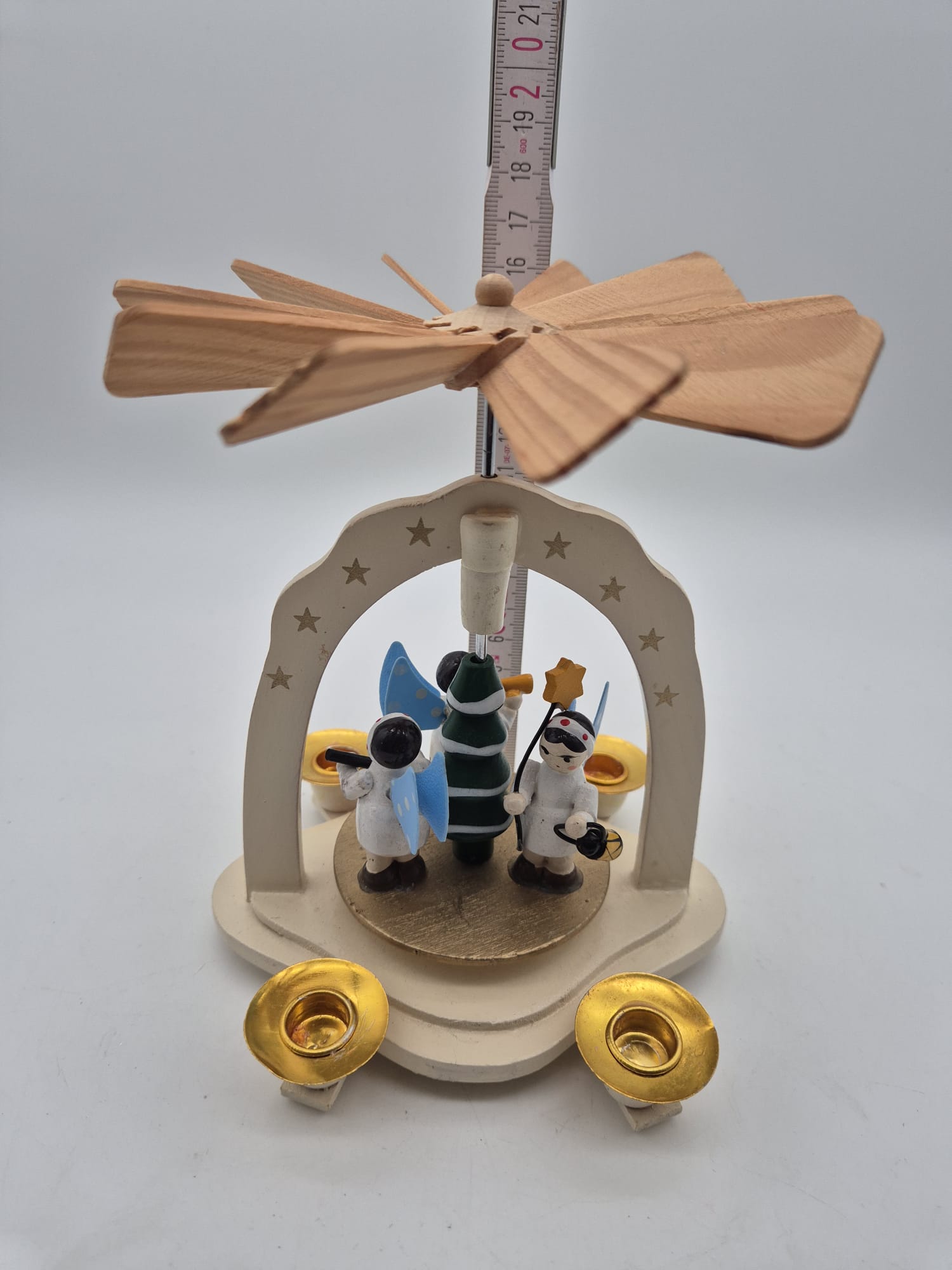 Kleine Weihnachtspyramide aus Holz mit Engeln & 4 Kerzenhaltern – ca. 16 cm