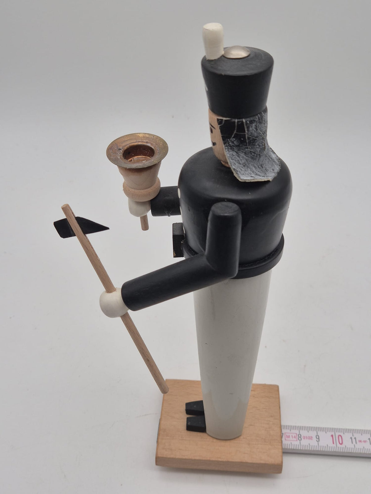 Bergmann mit Kerzenhalter und Hacke – ca. 23 cm