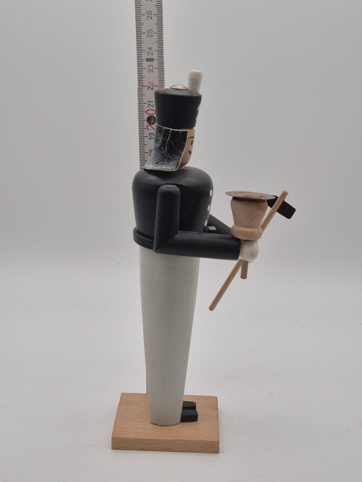 Bergmann mit Kerzenhalter und Hacke – ca. 23 cm