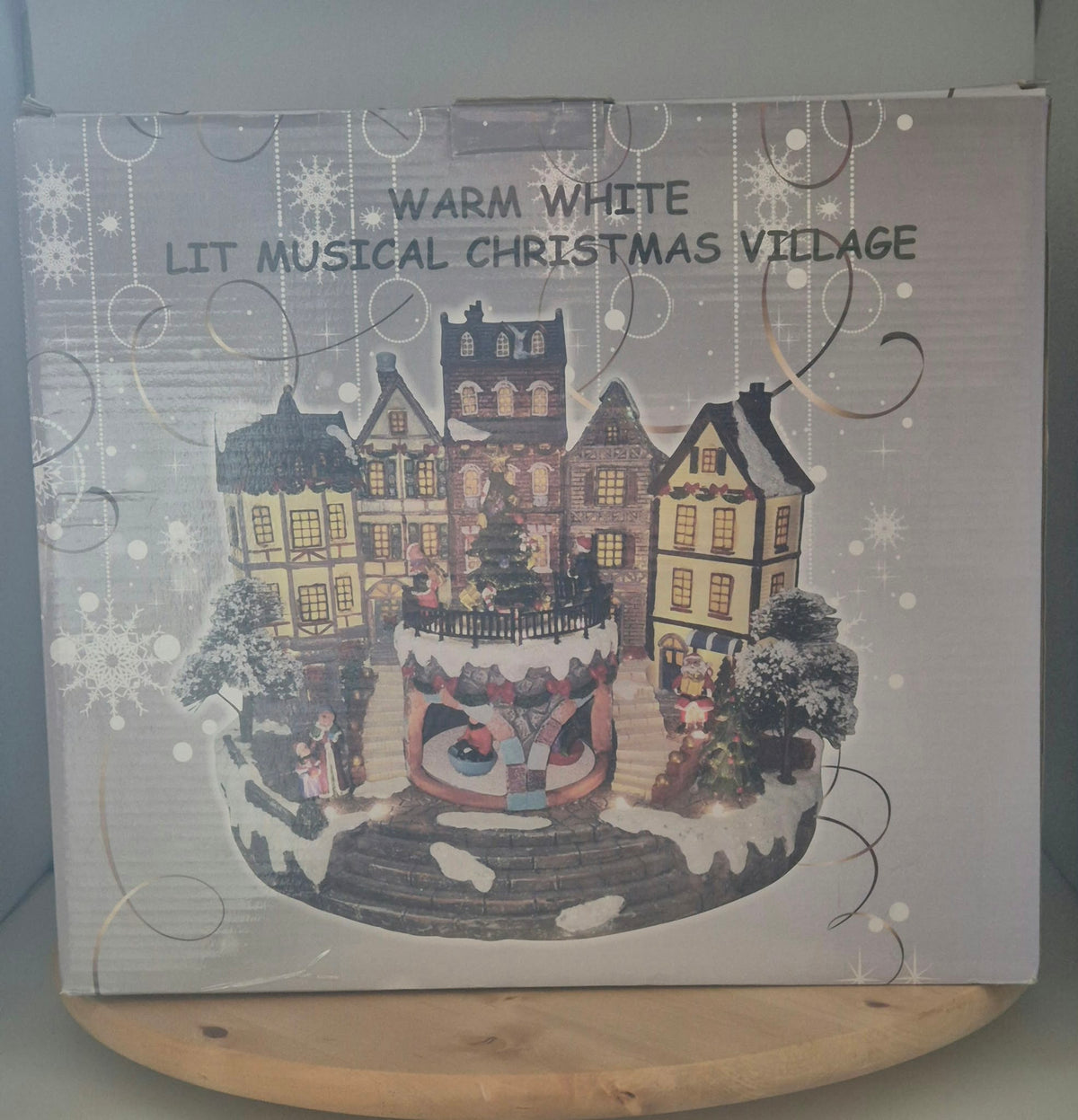 Beleuchtetes Weihnachtsdorf mit Musik & Bewegung – Warm White Christmas Village – ca. 28 cm – OVP