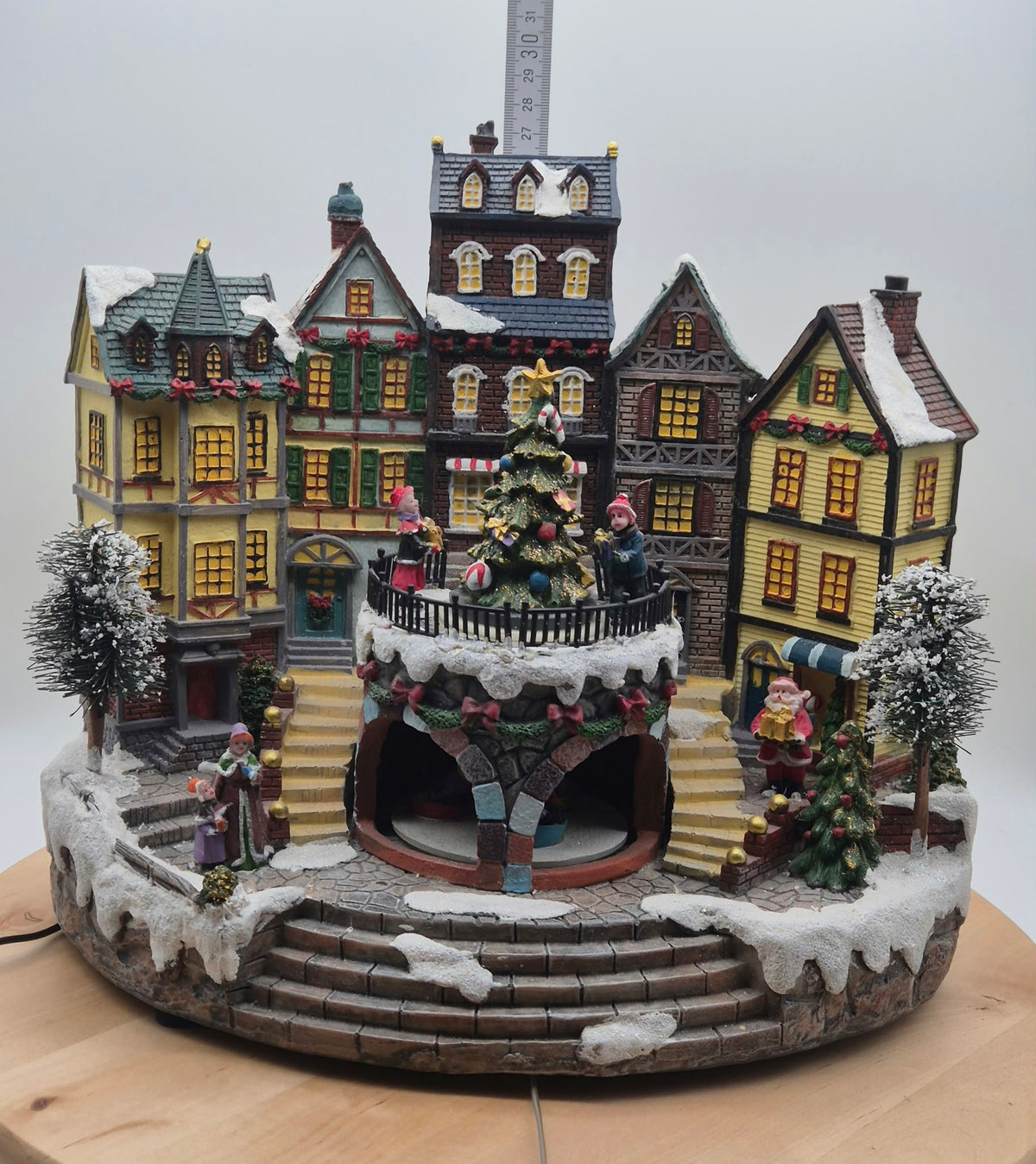 Beleuchtetes Weihnachtsdorf mit Musik & Bewegung – Warm White Christmas Village – ca. 28 cm – OVP