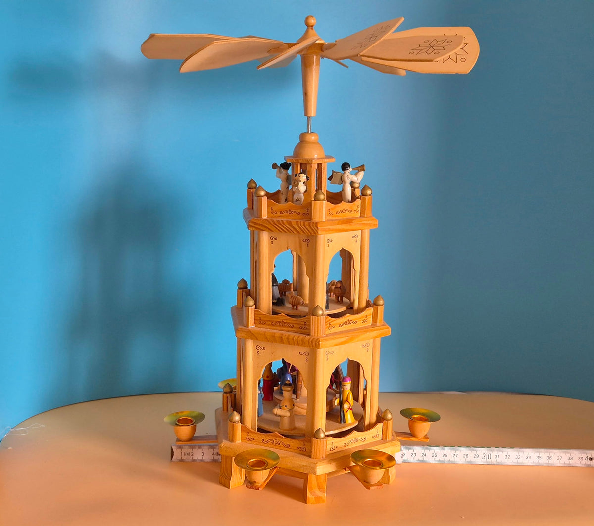 3-stöckige Weihnachtspyramide aus Holz – Christi Geburt, Schäfer und Engel – ca. 44 cm – OVP