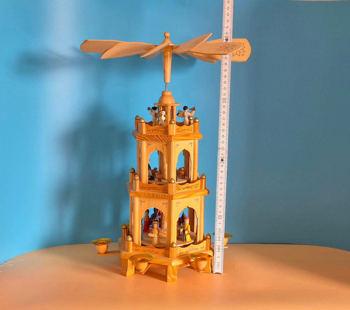 3-stöckige Weihnachtspyramide aus Holz – Christi Geburt, Schäfer und Engel – ca. 44 cm – OVP