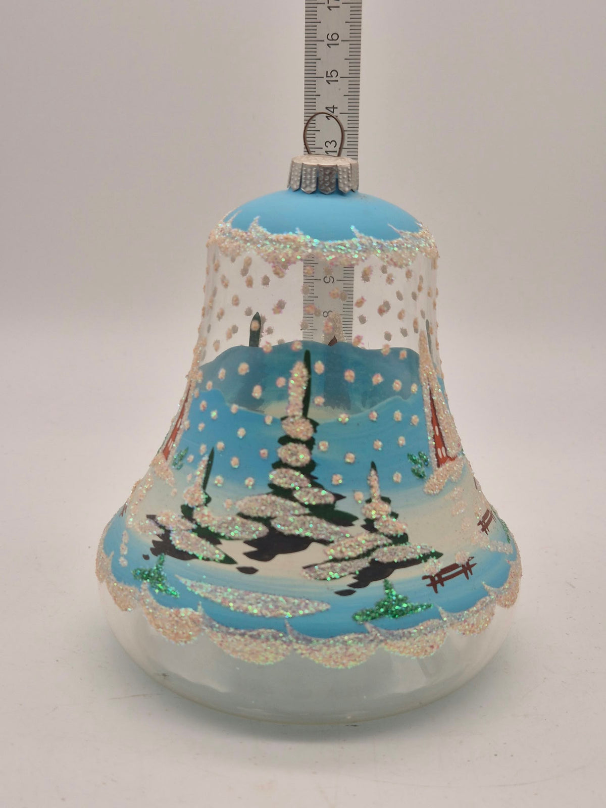 Große Weihnachtsglocke aus Glas – Winterlandschaft – blau-weiß – ca. 14 cm