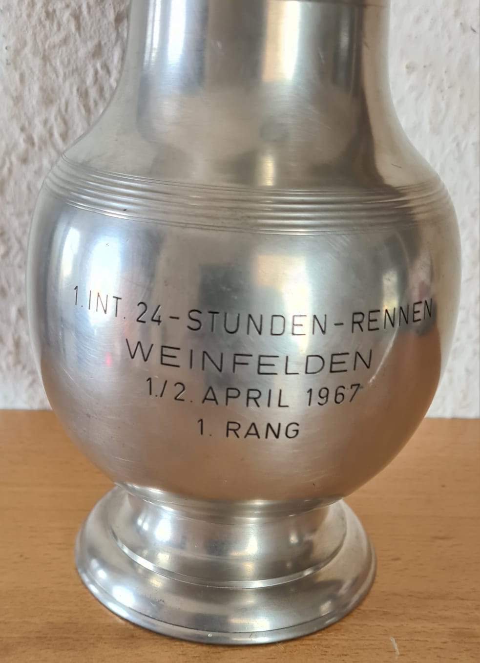 Alte Zinnkanne 1l Gravur Sigg Feinzinn Frauenfeld Zinnkaraffe 24-Stunden-Rennen 1967