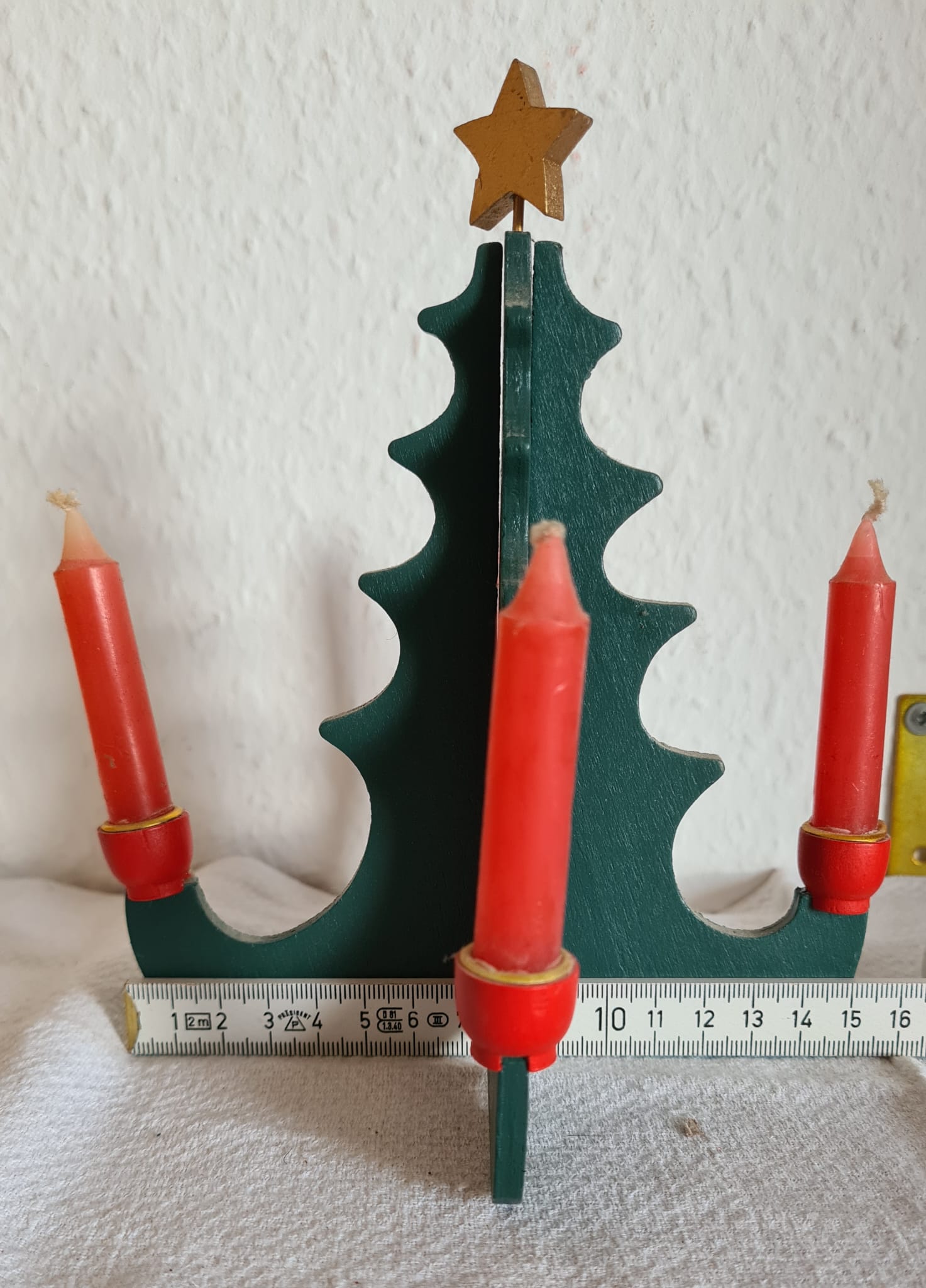 Alter Tannenbaumaufsteller aus Holz mit Kerzen/ Weihnachten