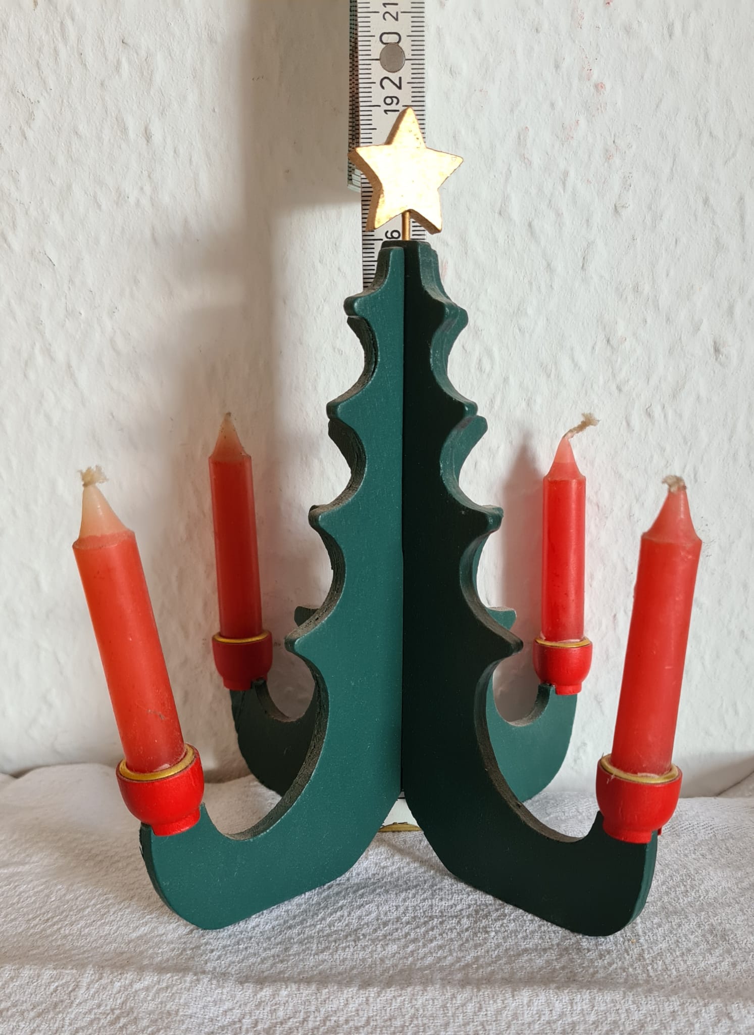 Alter Tannenbaumaufsteller aus Holz mit Kerzen/ Weihnachten