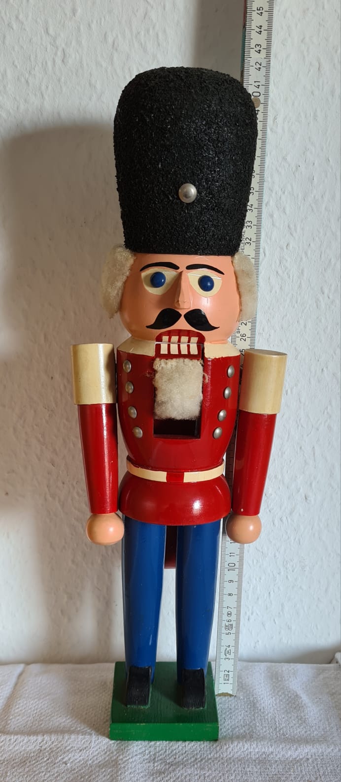 Alter Nussknacker aus Holz "Royal Guard" / Weihnachten