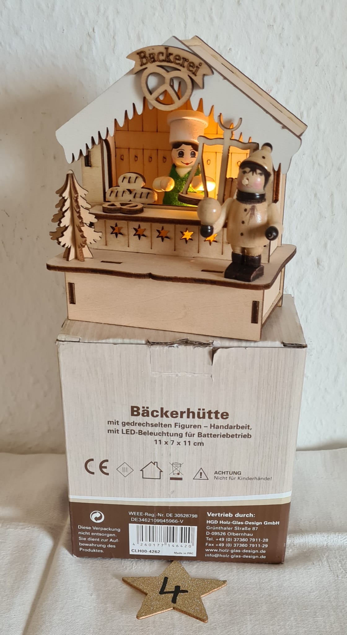 LED Bäckerhütte mit gedrechselten Figuren / Weihnachten