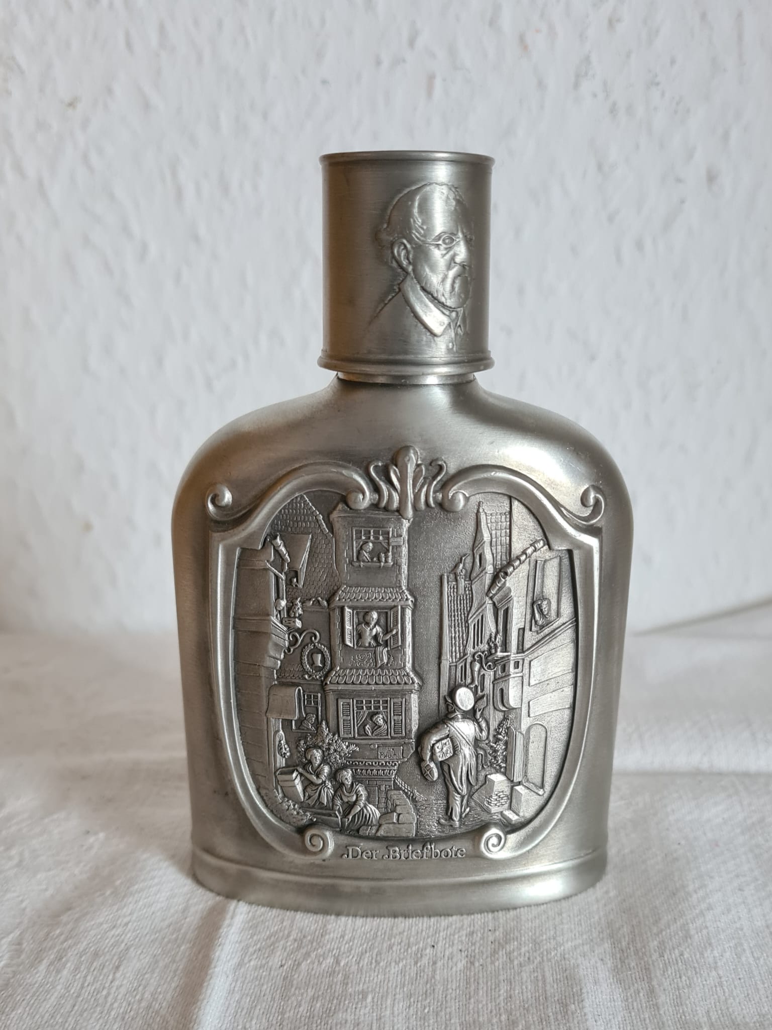 WMF Zinnflasche "Der Briefbote", Trinkflasche, Flachmann