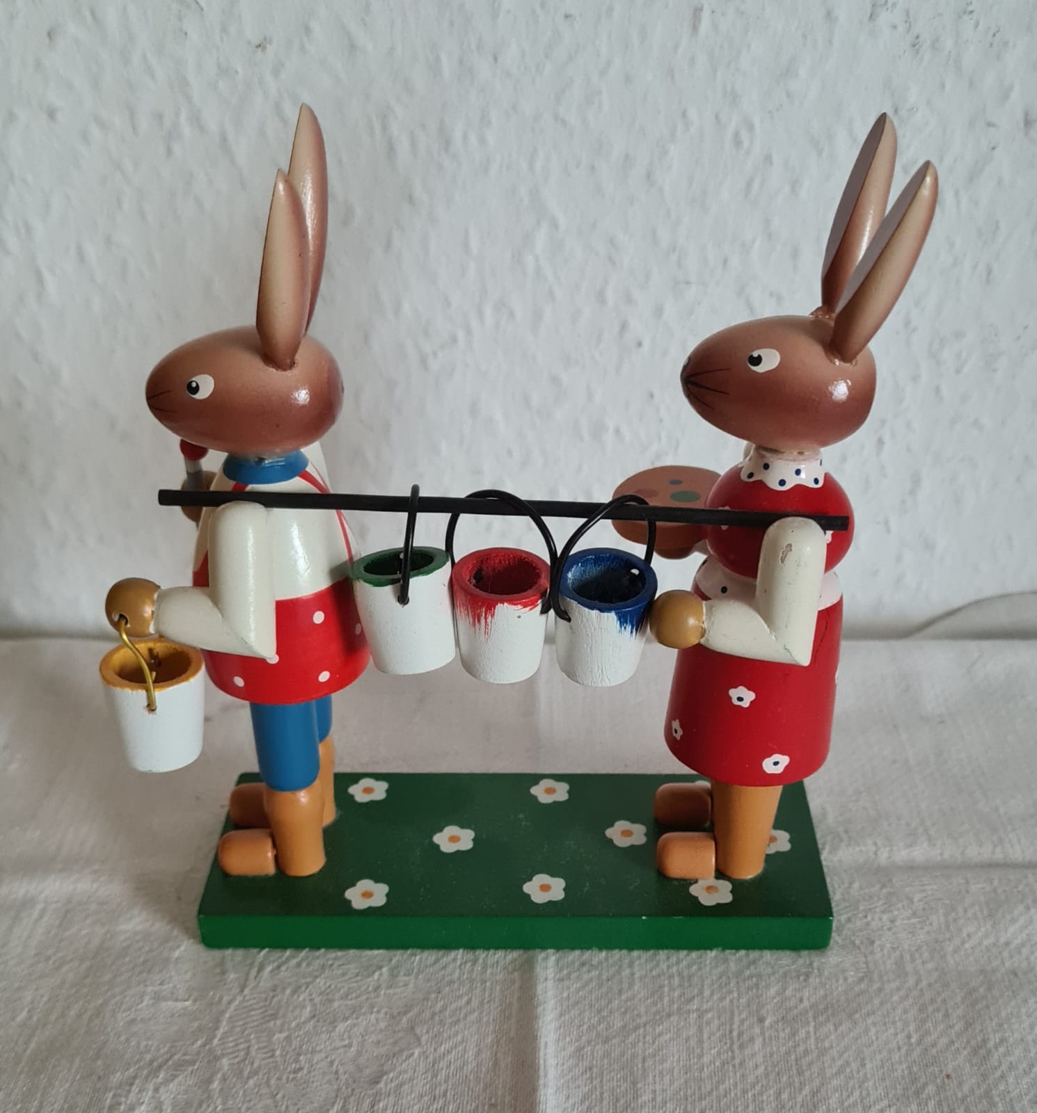 Osterhase und Osterhäsin Maler, Osterschmuck, Ostern aus Holz