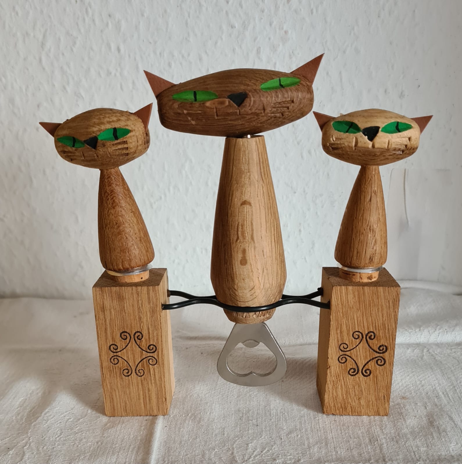 DDR Barset Flaschenöffner + Korkenzieher + Ausgießer aus Holz mit Katzenmotiv