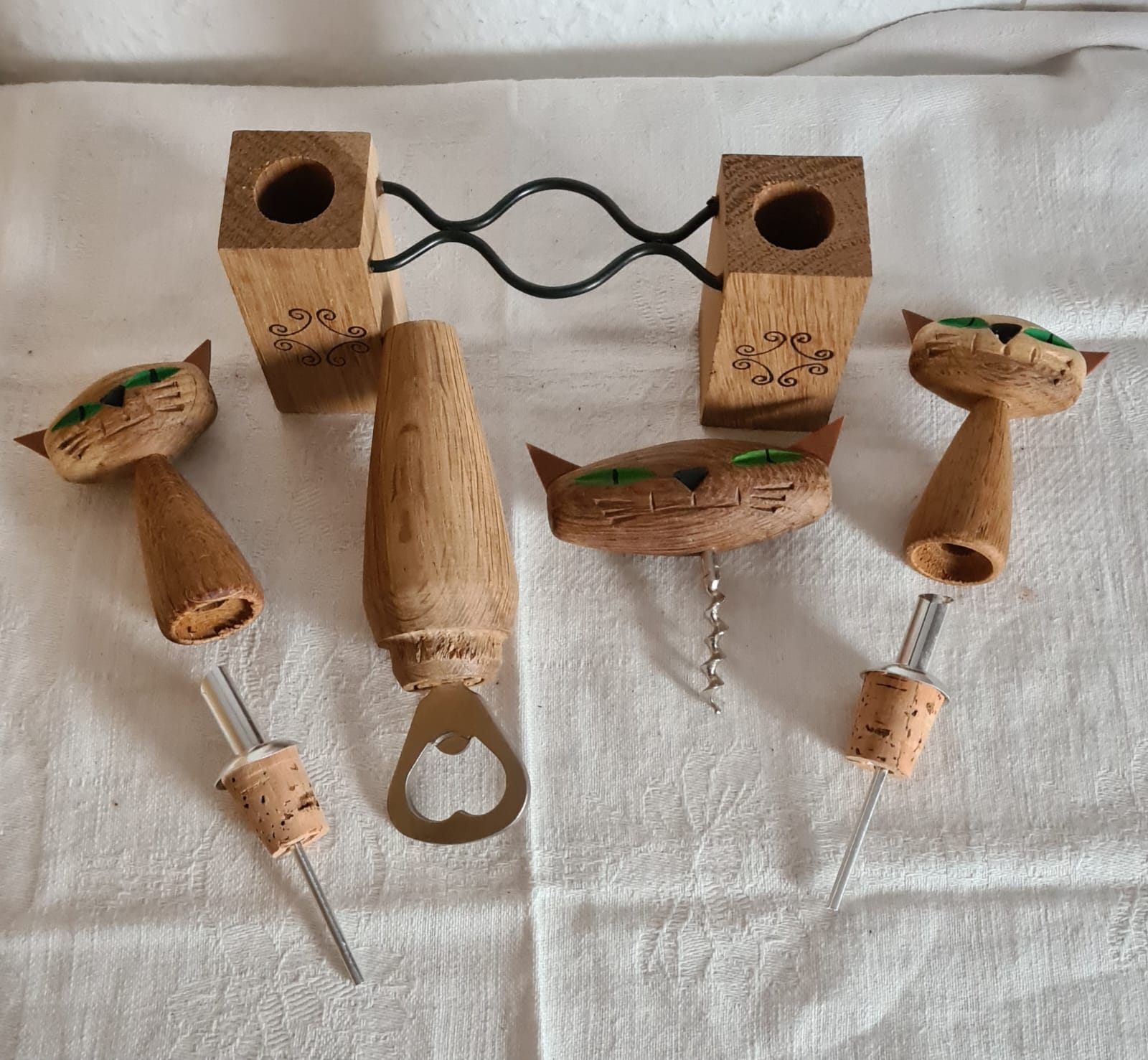 DDR Barset Flaschenöffner + Korkenzieher + Ausgießer aus Holz mit Katzenmotiv