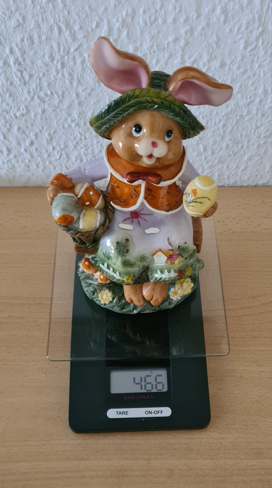 Osterhase mit Osterkorb, Osterdekoration, Ostern