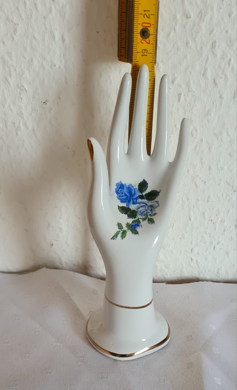 Vintage Porzellan Ringhalter, Hand mit Blume, Ringhand, Schmuckhalter aus Porzellan