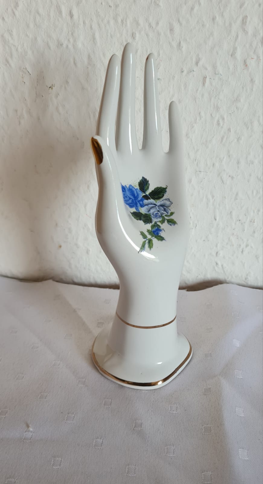 Vintage Porzellan Ringhalter, Hand mit Blume, Ringhand, Schmuckhalter aus Porzellan