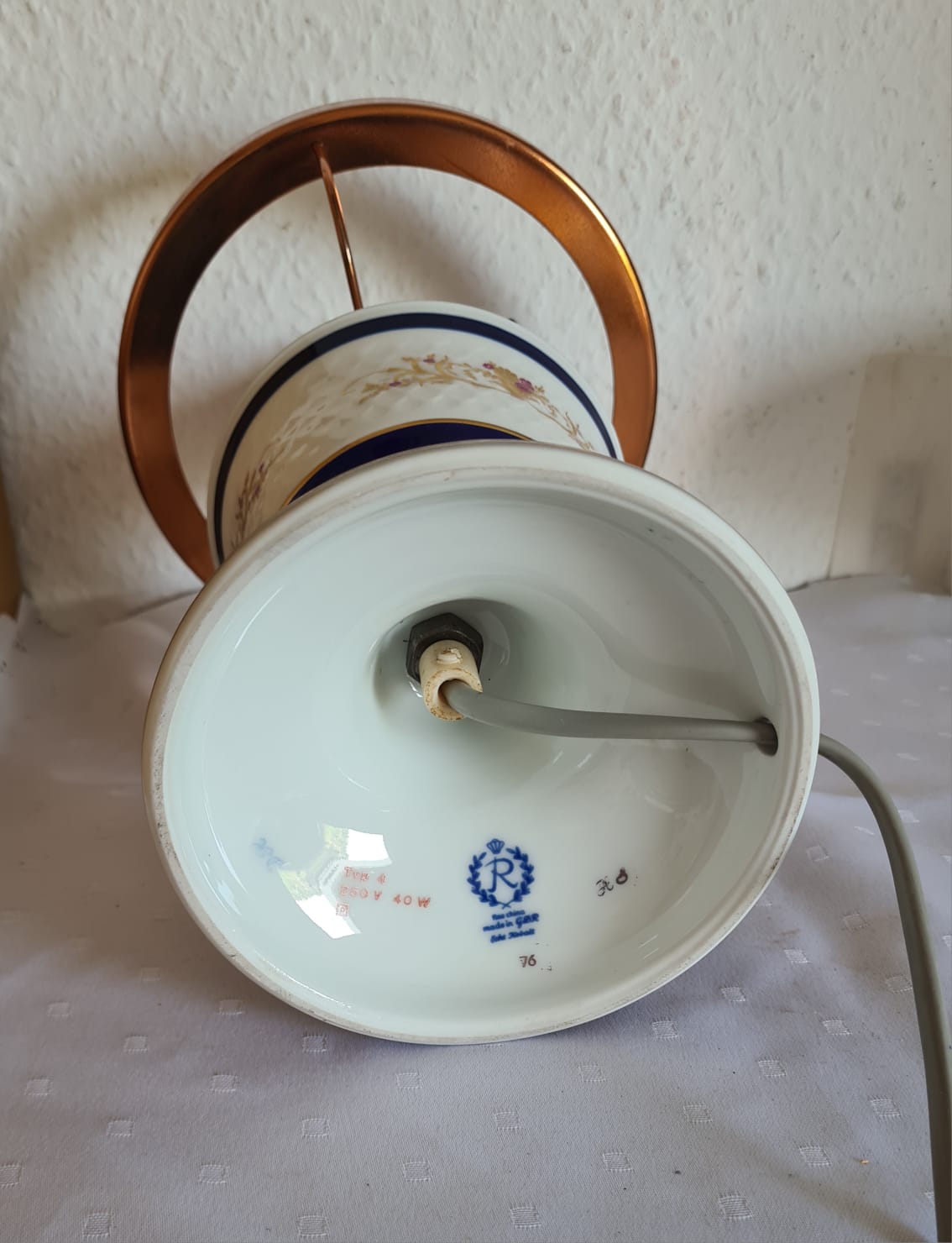 DDR Reichenbacher Porzellanlampe Petroleum Stil, Tischlampe aus Porzellan, Lampe