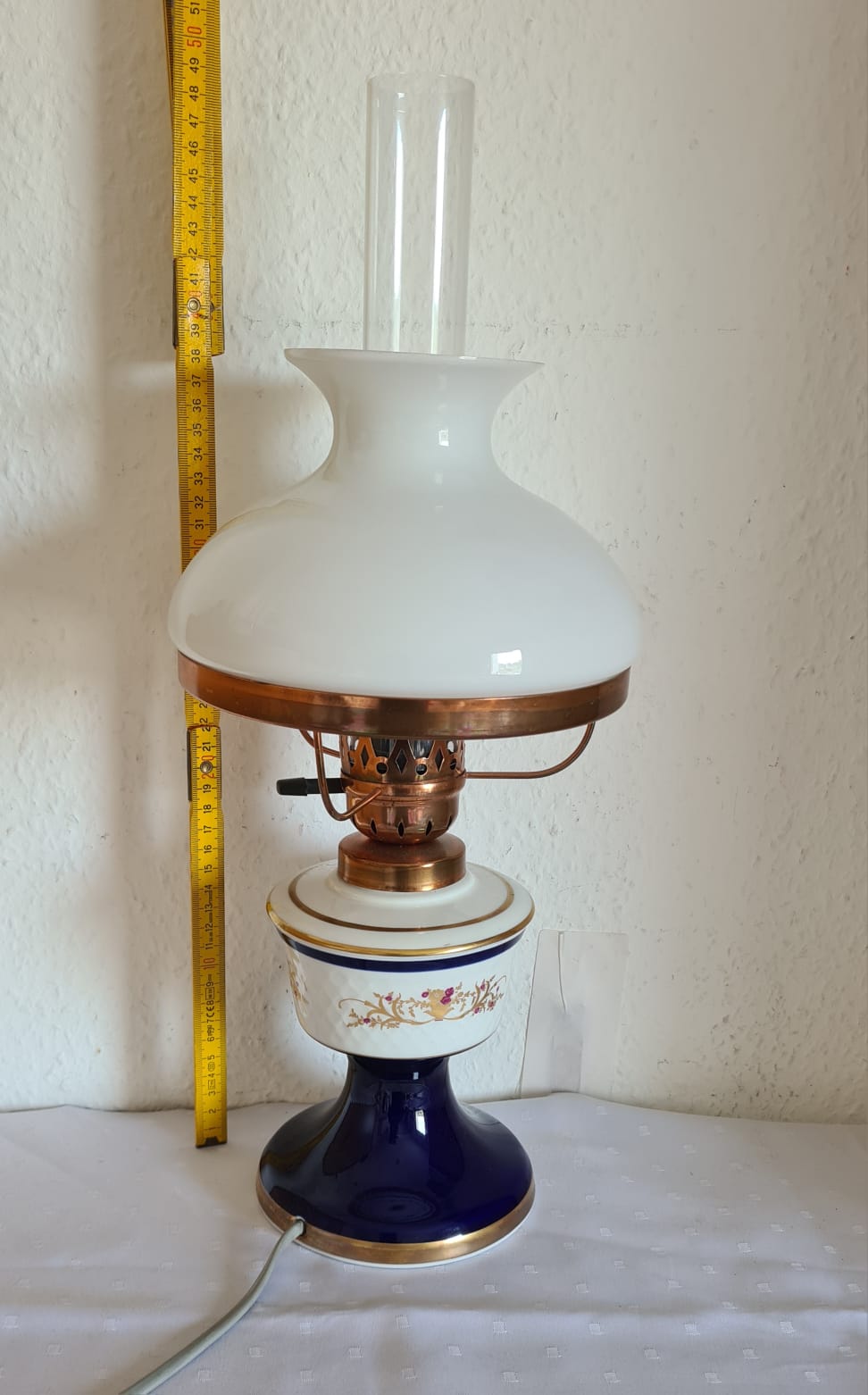 DDR Reichenbacher Porzellanlampe Petroleum Stil, Tischlampe aus Porzellan, Lampe