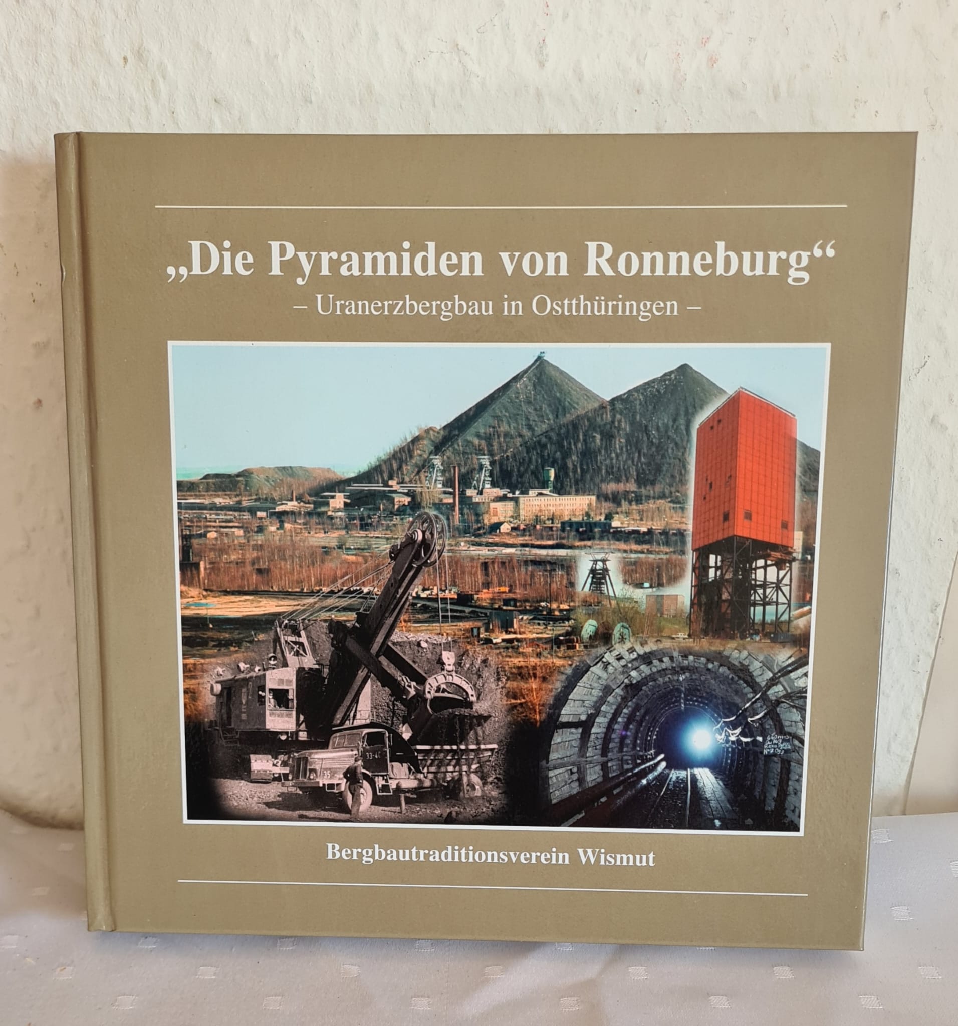 Die Pyramiden von Ronneburg - Uranerzbergbau in Ostthüringen- Buch mit DVD