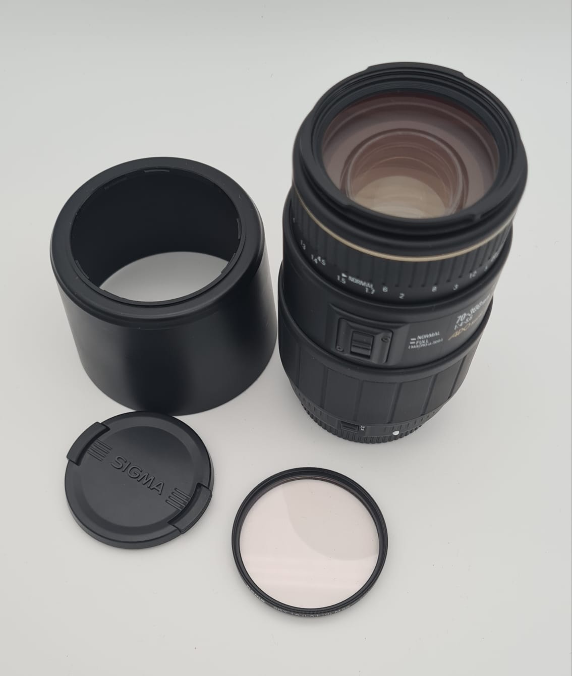 Sigma Objektiv 70-300mm mit Sky-Schutzfilter und Gegenlichtblende