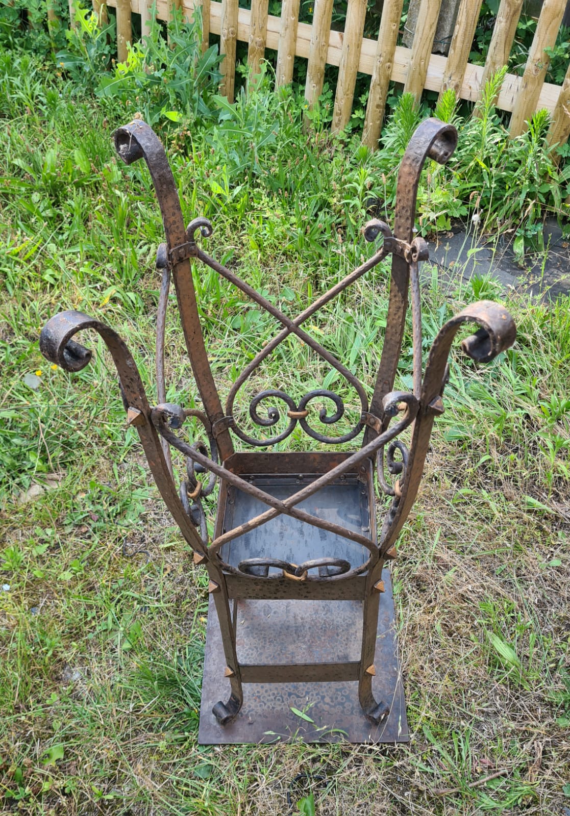 Antiker Pflanzenständer, alte Blumensäule, Blumenständer, Schmiedeeisen