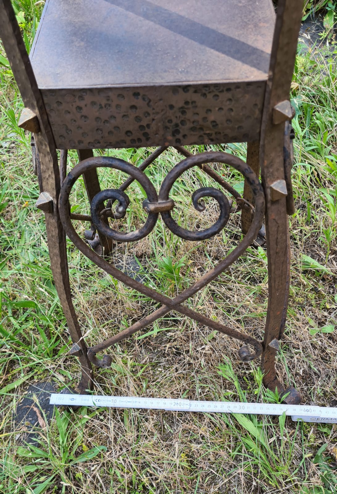 Antiker Pflanzenständer, alte Blumensäule, Blumenständer, Schmiedeeisen