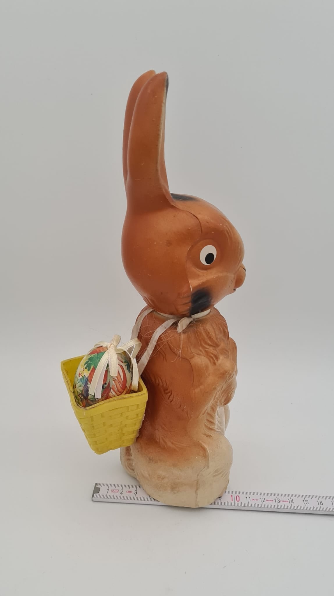 Osterhase mit Korb zum befüllen, Osterdekoration