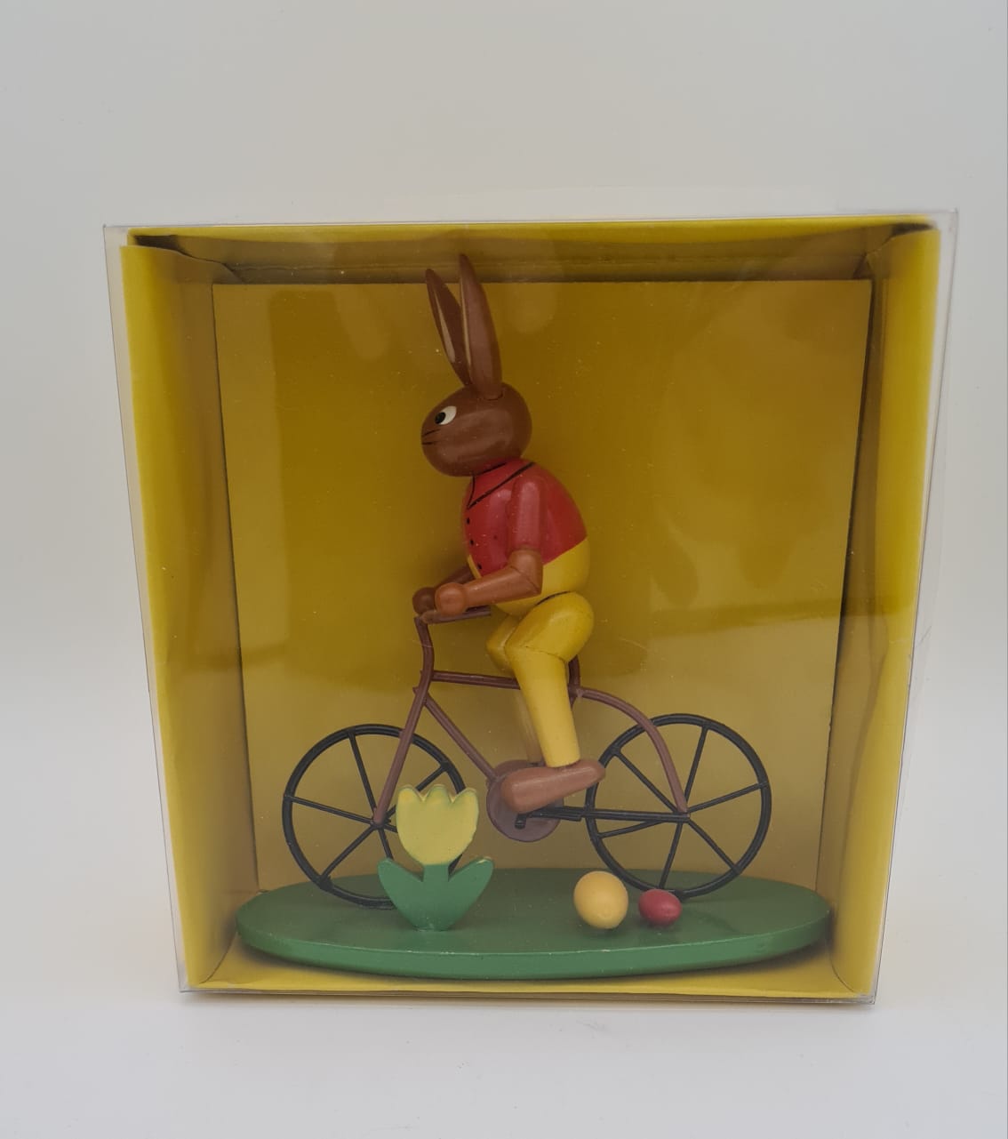 Osterhase auf Fahrrad, Osterdekoration