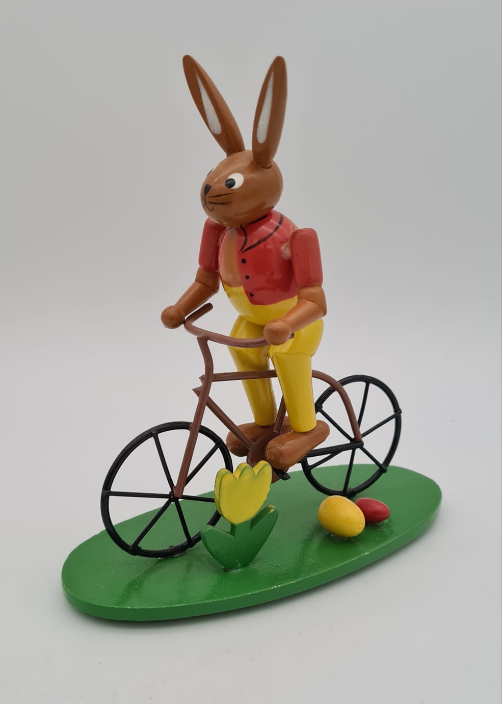 Osterhase auf Fahrrad, Osterdekoration