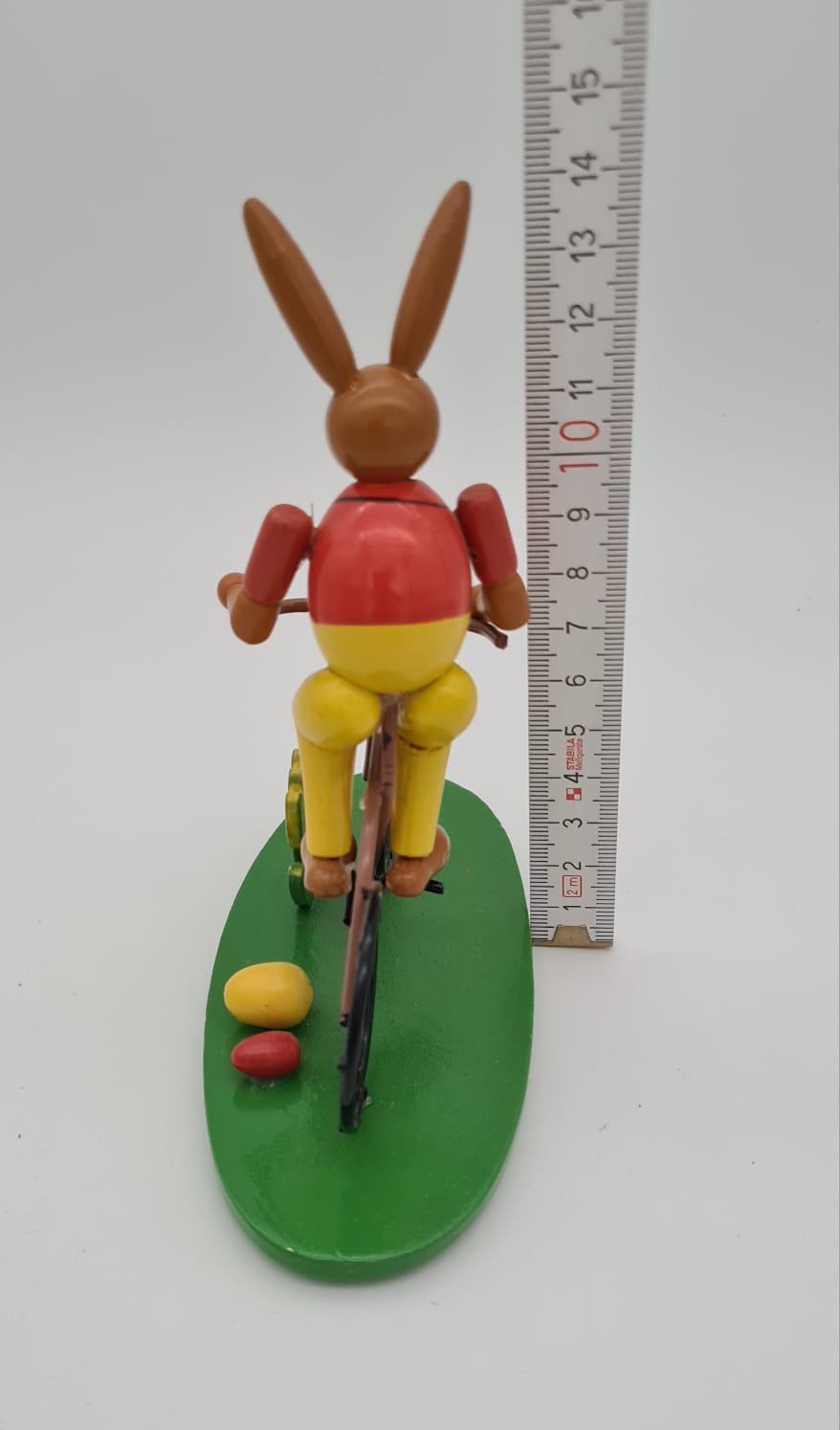 Osterhase auf Fahrrad, Osterdekoration