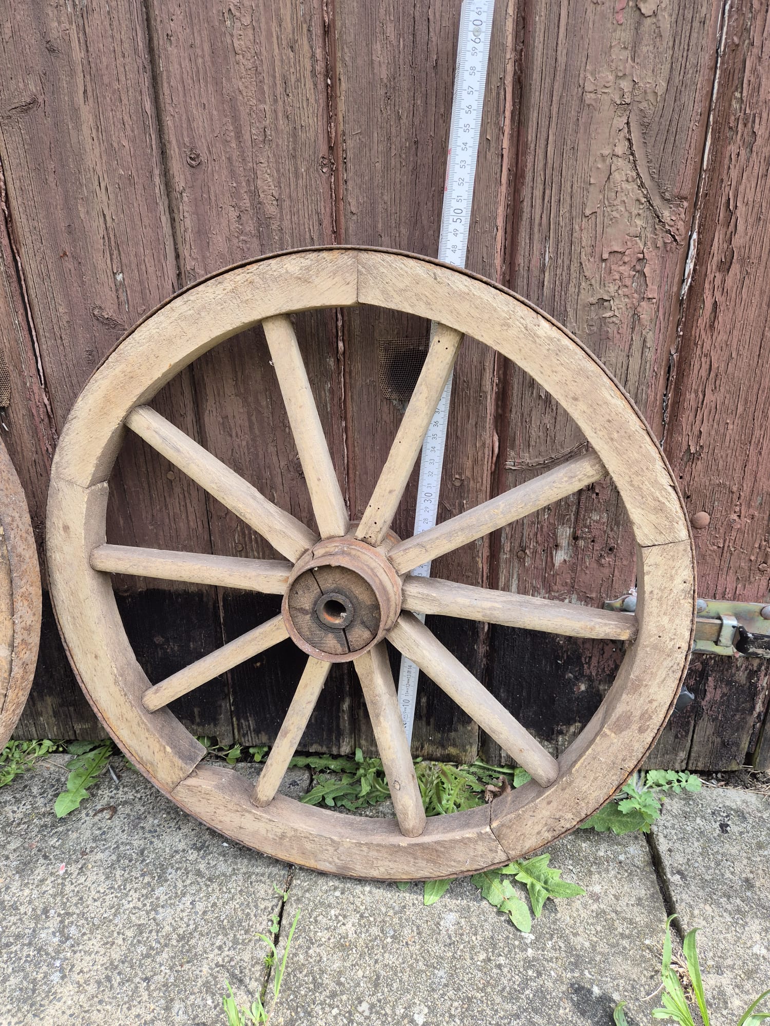 Antikes Holz-Wagenrad ø48 cm – rustikales Originalstück für Deko oder Restaurierung