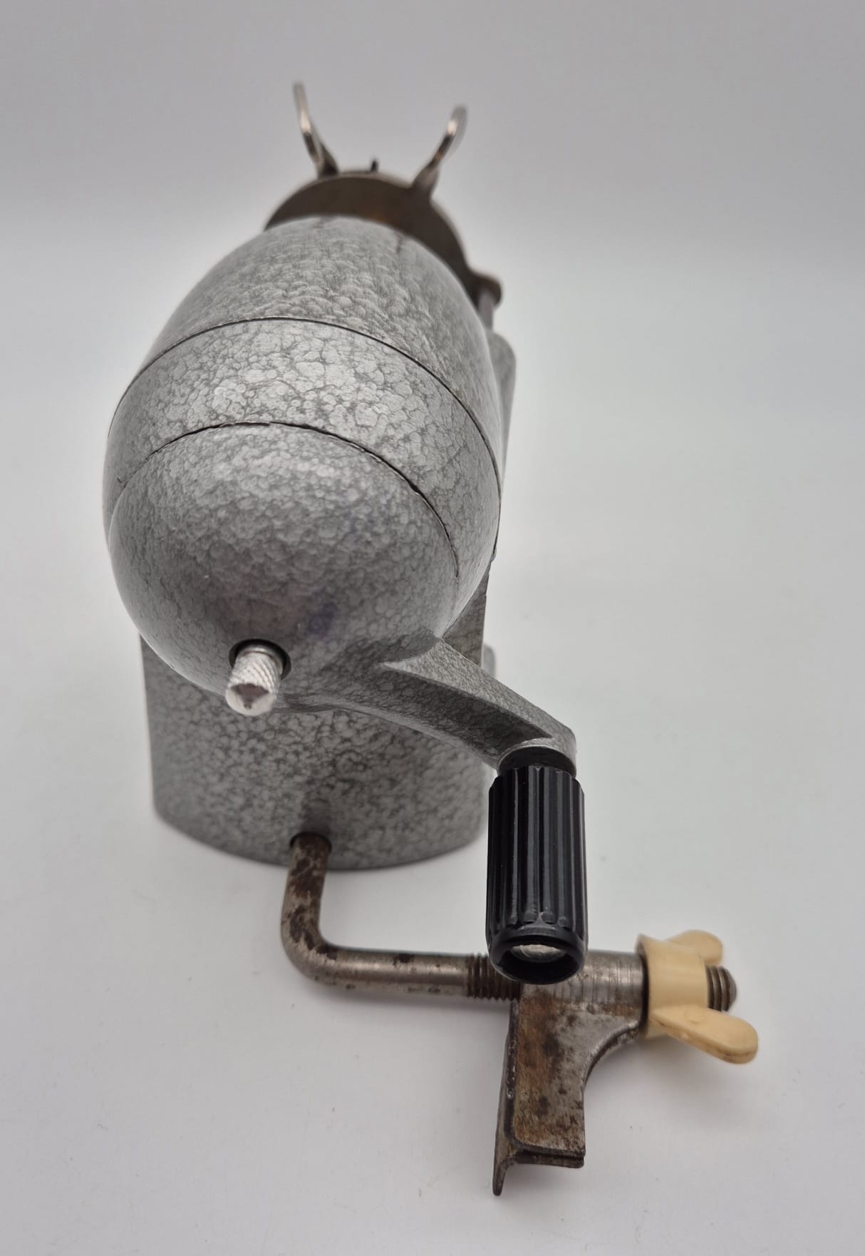 Bleistift Spitzmaschine, Spitzer, DDR BSM Asis 130 mit Tischhalterung