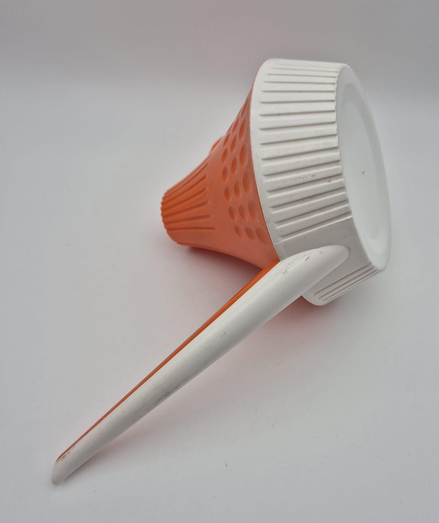 Vintage DDR Blumengießkanne orange-weiß