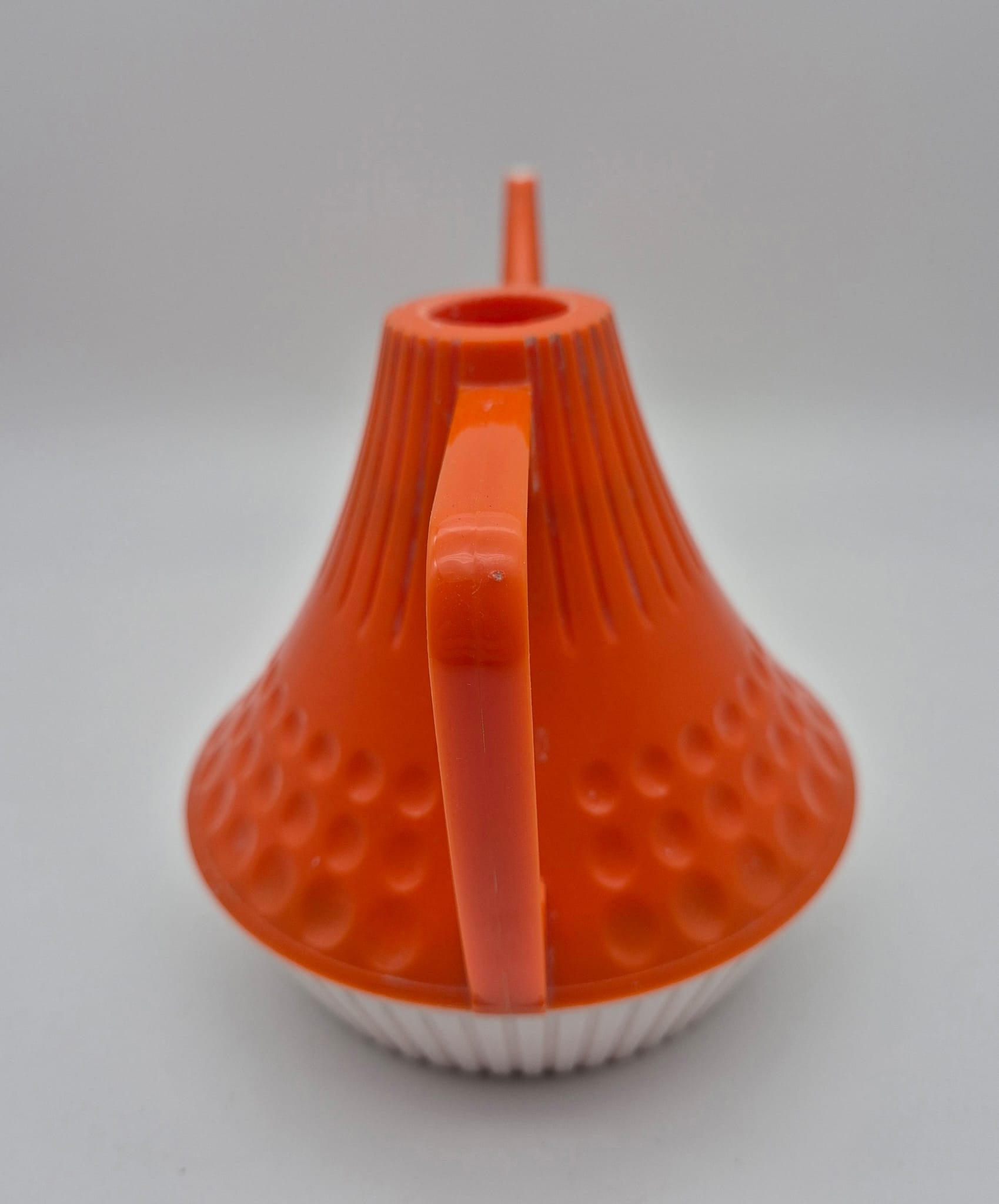 Vintage DDR Blumengießkanne orange-weiß