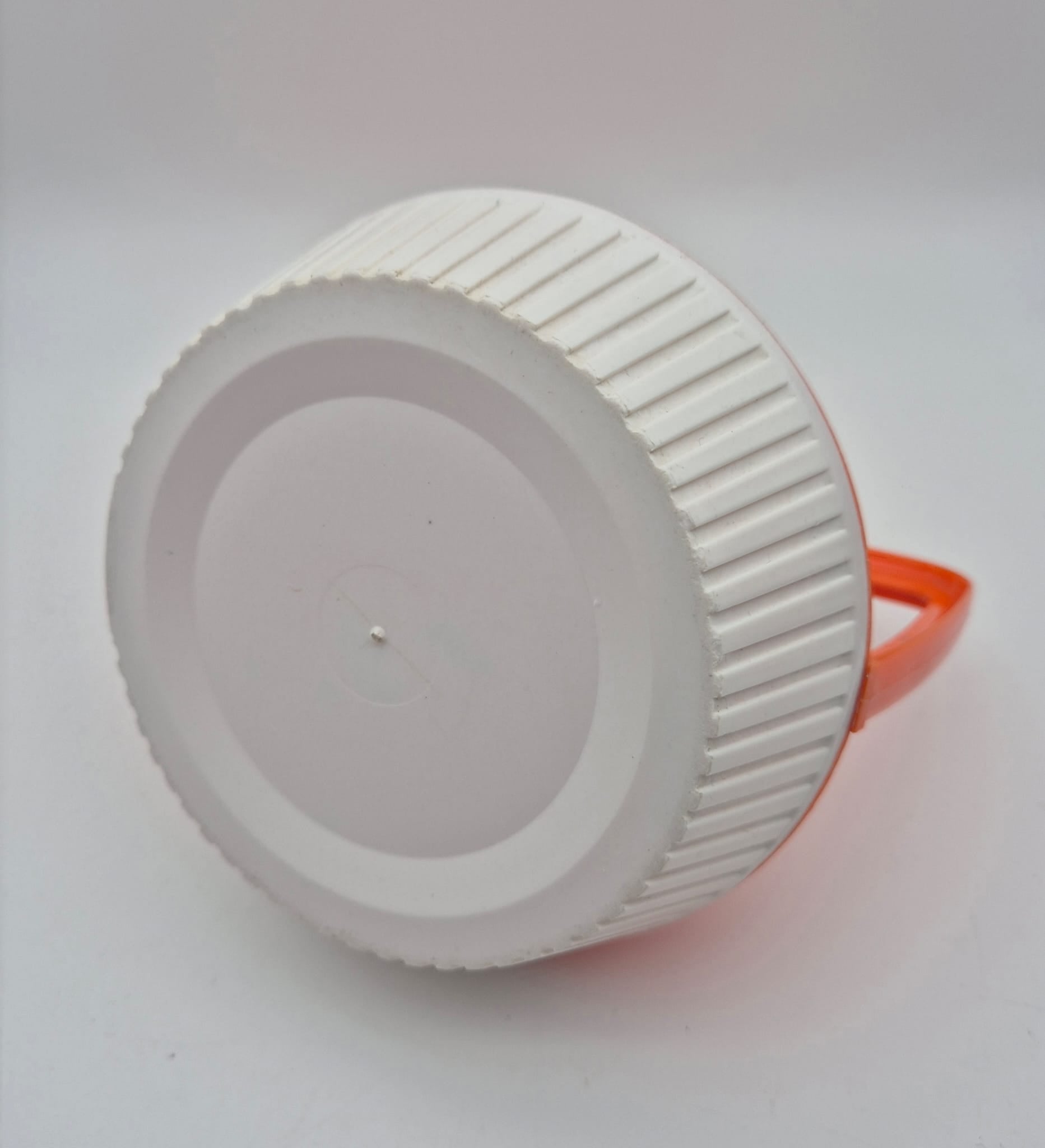 Vintage DDR Blumengießkanne orange-weiß