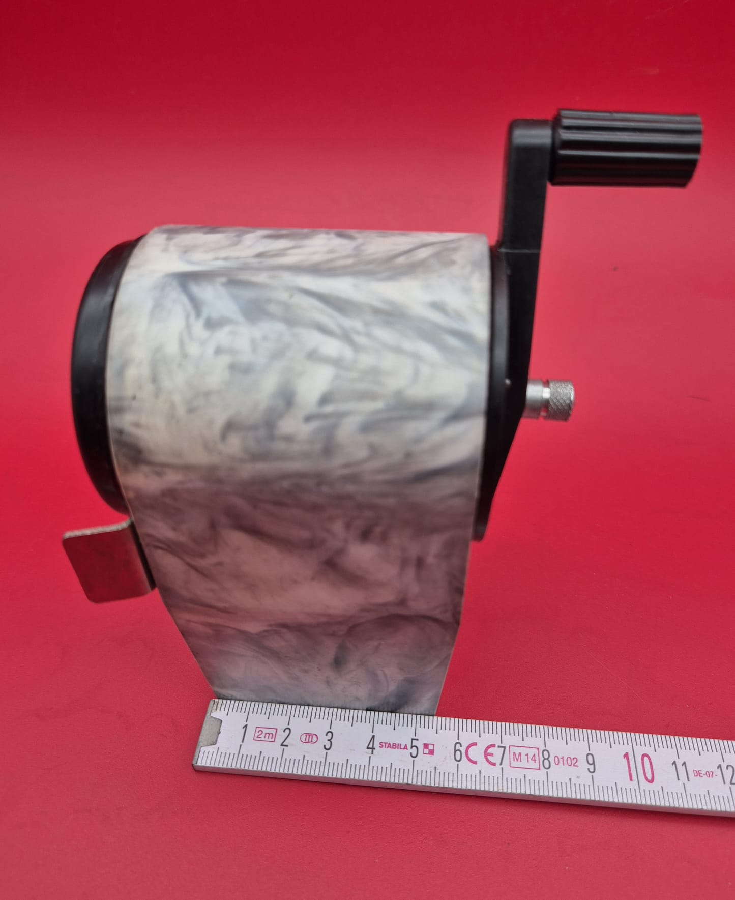 DDR Bleistiftspitzmaschine BSM Modell 140, Spitzer mit Tischhalterung und Ersatzmesser