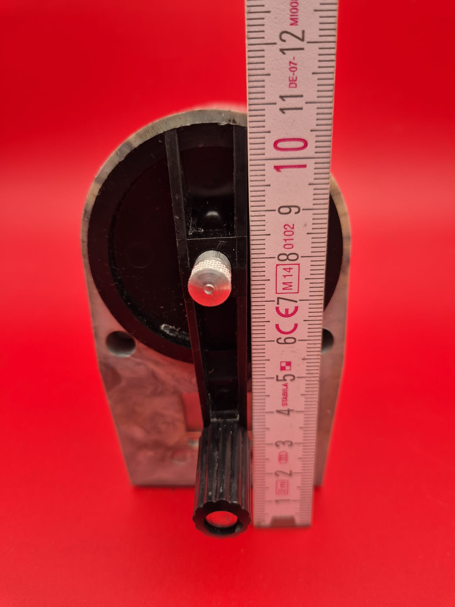 DDR Bleistiftspitzmaschine BSM Modell 140, Spitzer mit Tischhalterung und Ersatzmesser