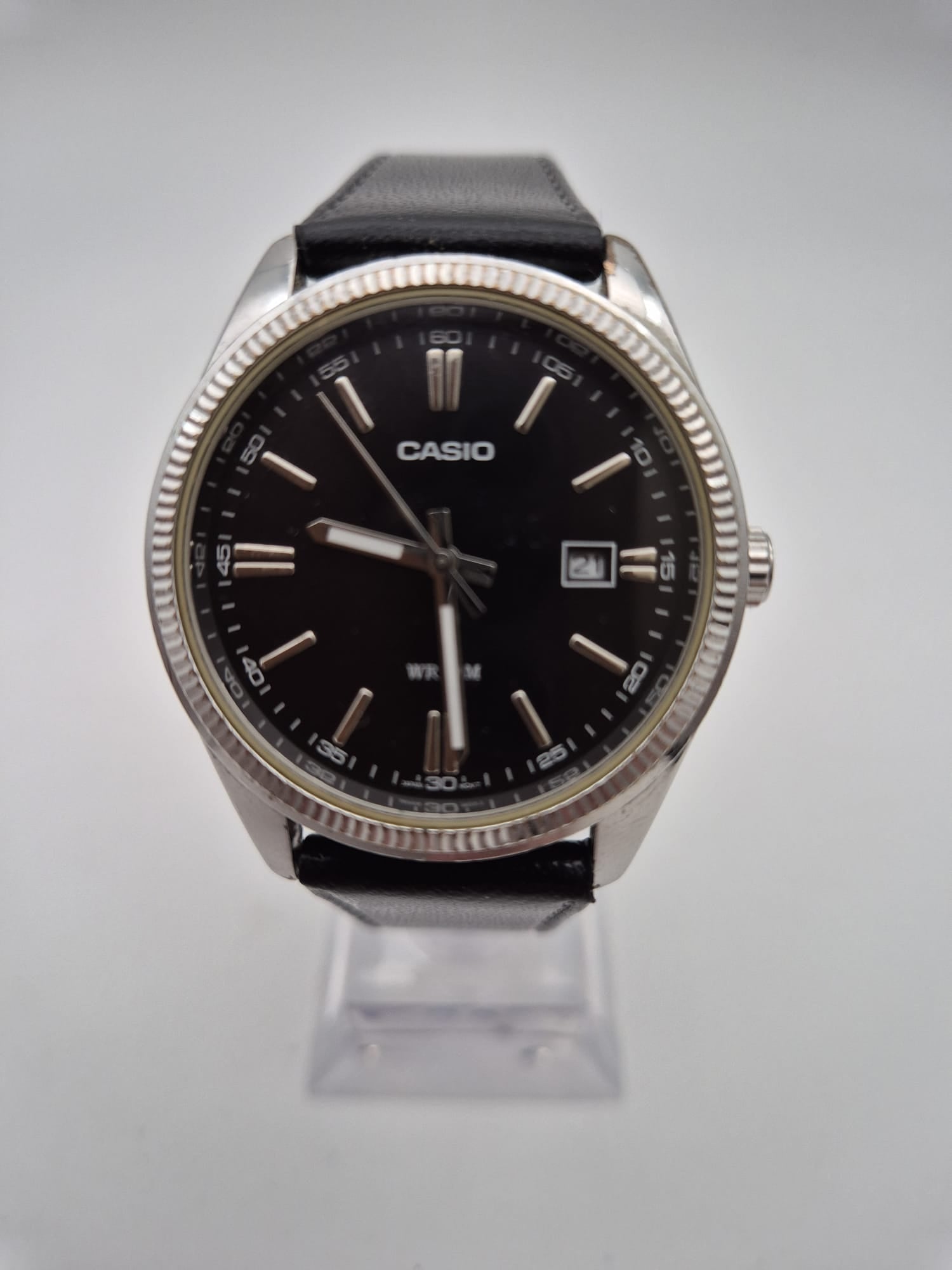 Armbanduhr Casio MTP 1302 mit schwarzem Lederarmband