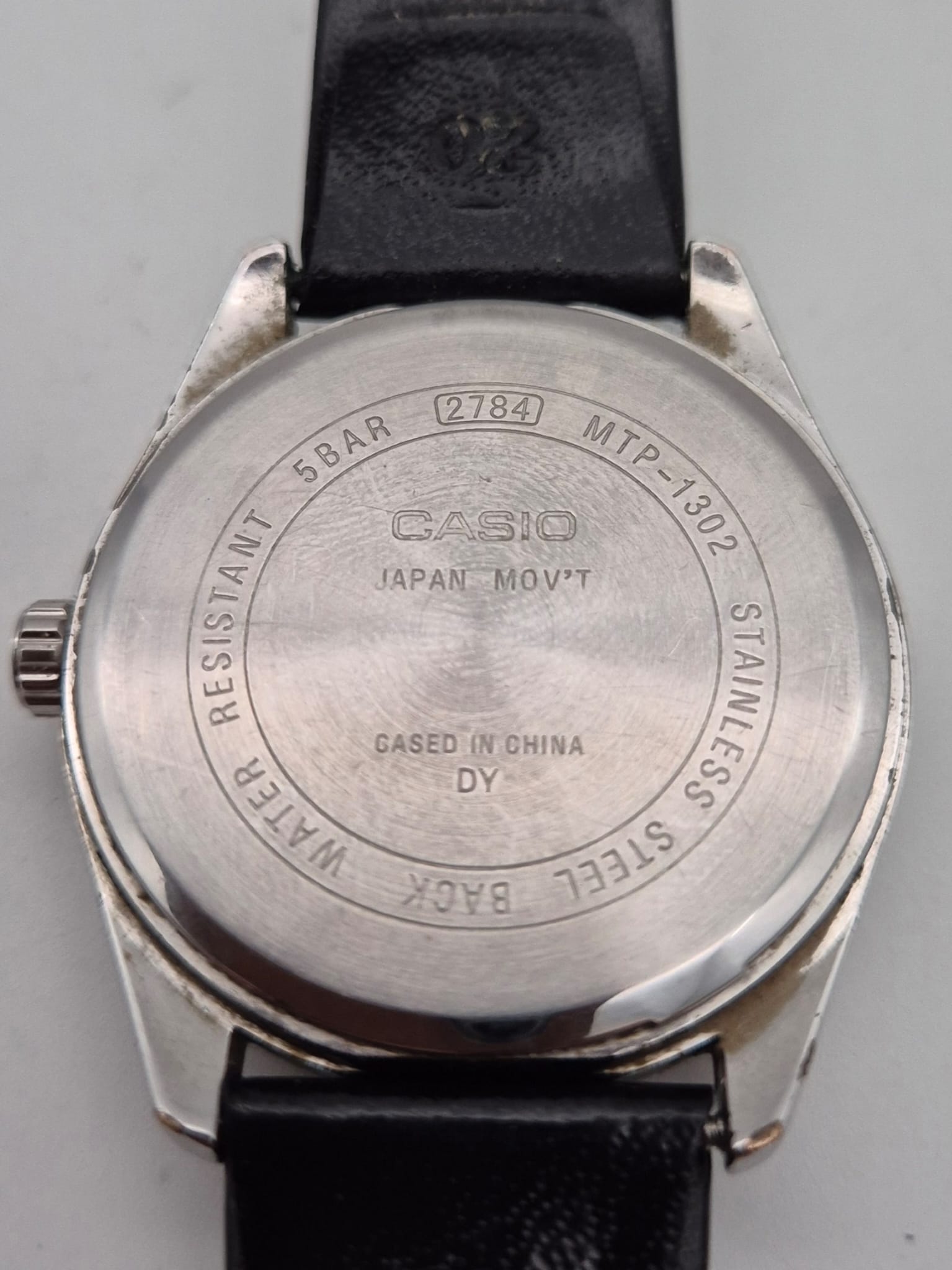 Armbanduhr Casio MTP 1302 mit schwarzem Lederarmband