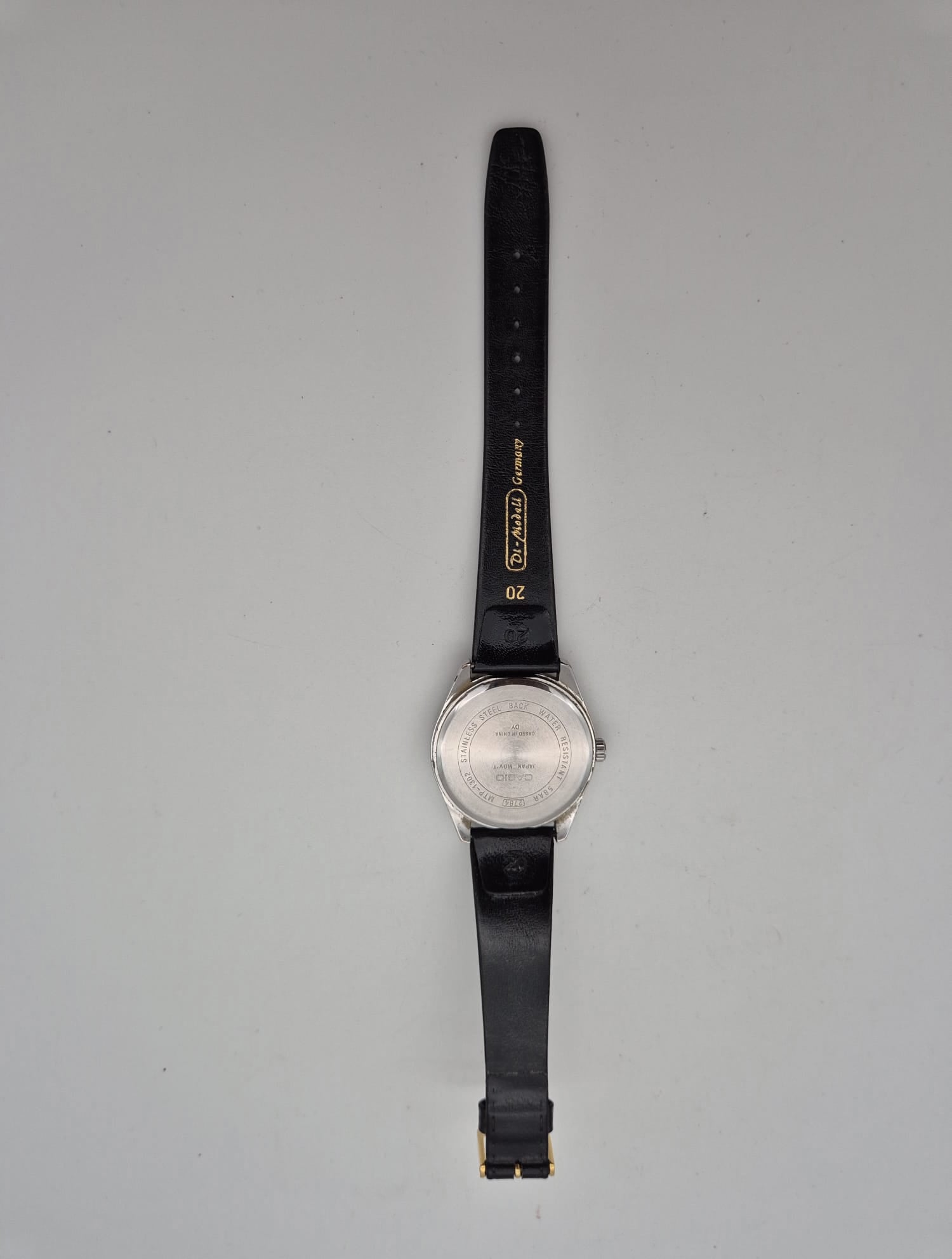 Armbanduhr Casio MTP 1302 mit schwarzem Lederarmband