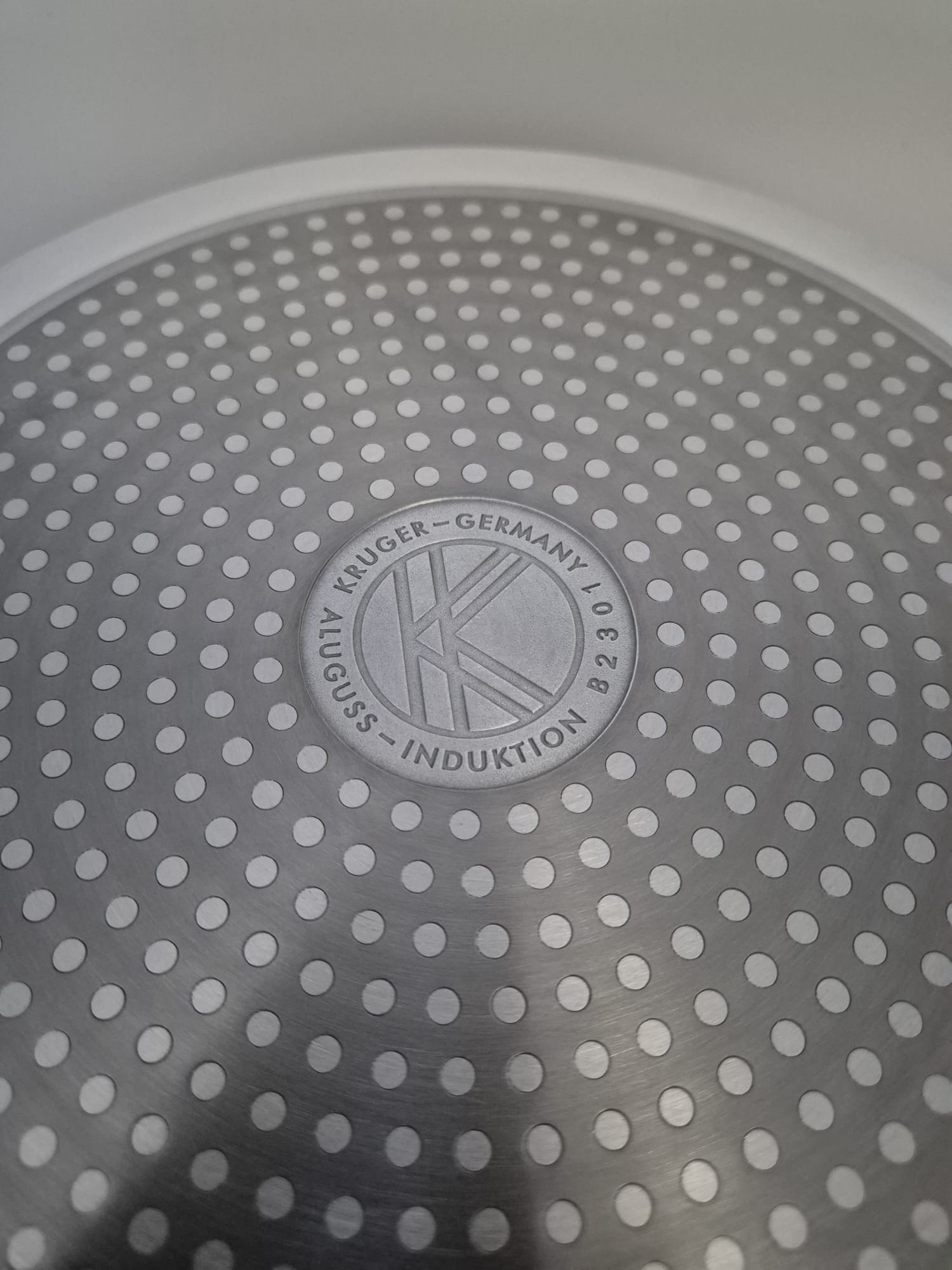 KRÜGER ALUGUSS-SERVIERPFANNE MIT GLASDECKEL – Ø 28 CM